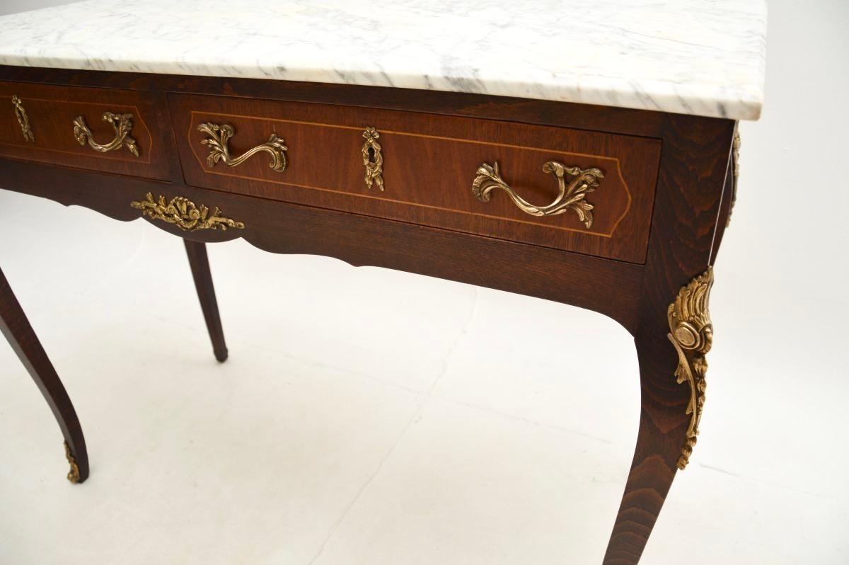 Antique French Tavolo consolle in noce intarsiato con piano in marmo in vendita 1