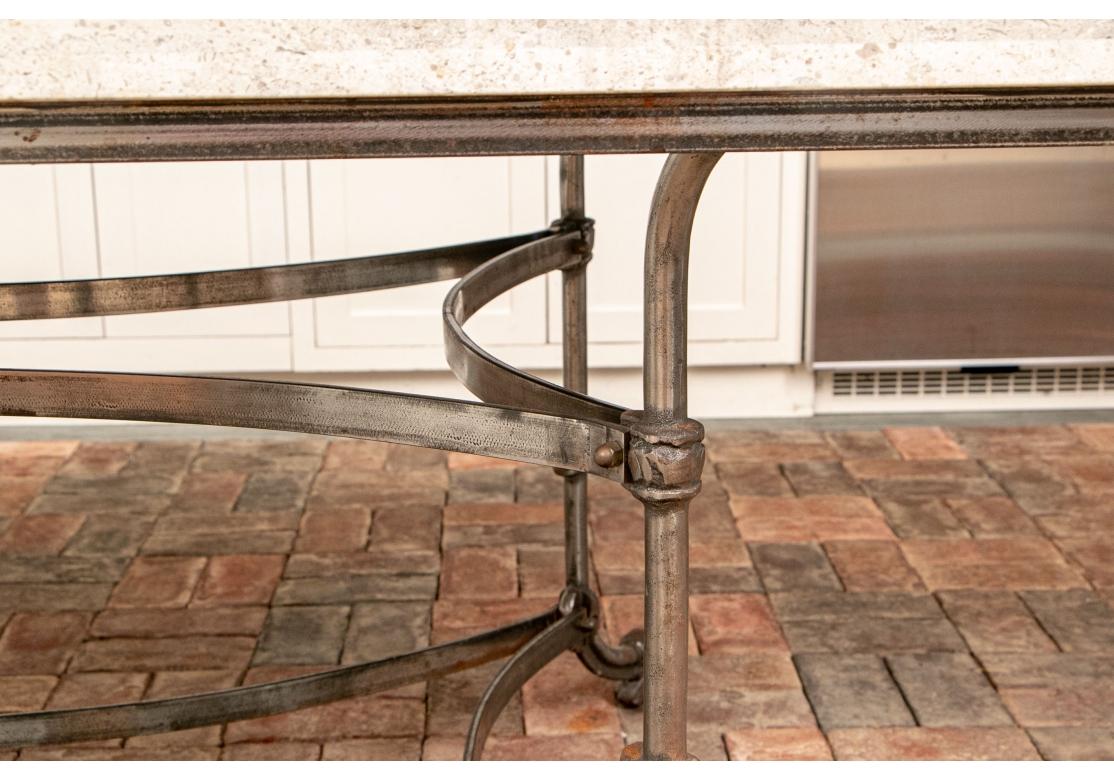 Antiker französischer Bäckertisch aus Eisen mit Marmorplatte (Französisch) im Angebot
