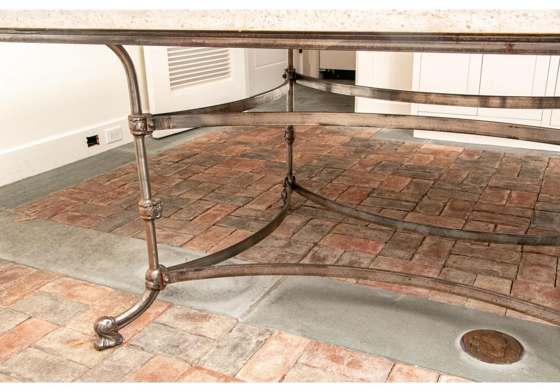 Antiker französischer Bäckertisch aus Eisen mit Marmorplatte (19. Jahrhundert) im Angebot