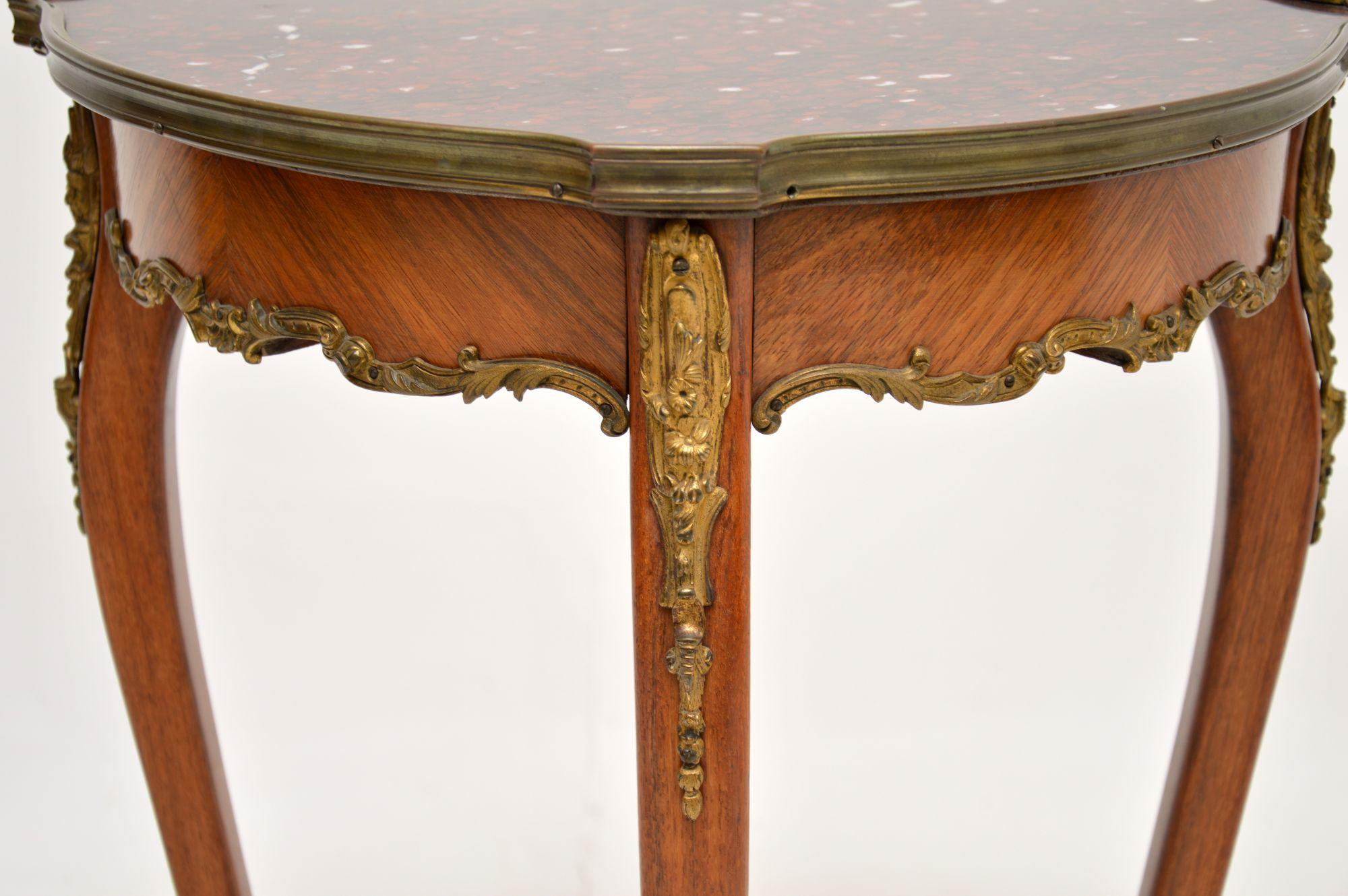 Fin du XIXe siècle Ancienne table d'appoint à plateau de marbre française en vente