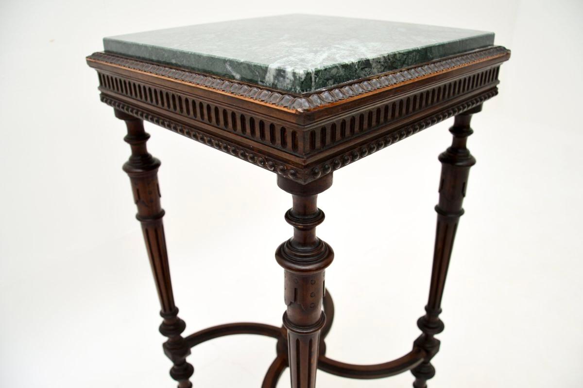 Fin du XIXe siècle Table d'appoint française ancienne à plateau en marbre en vente