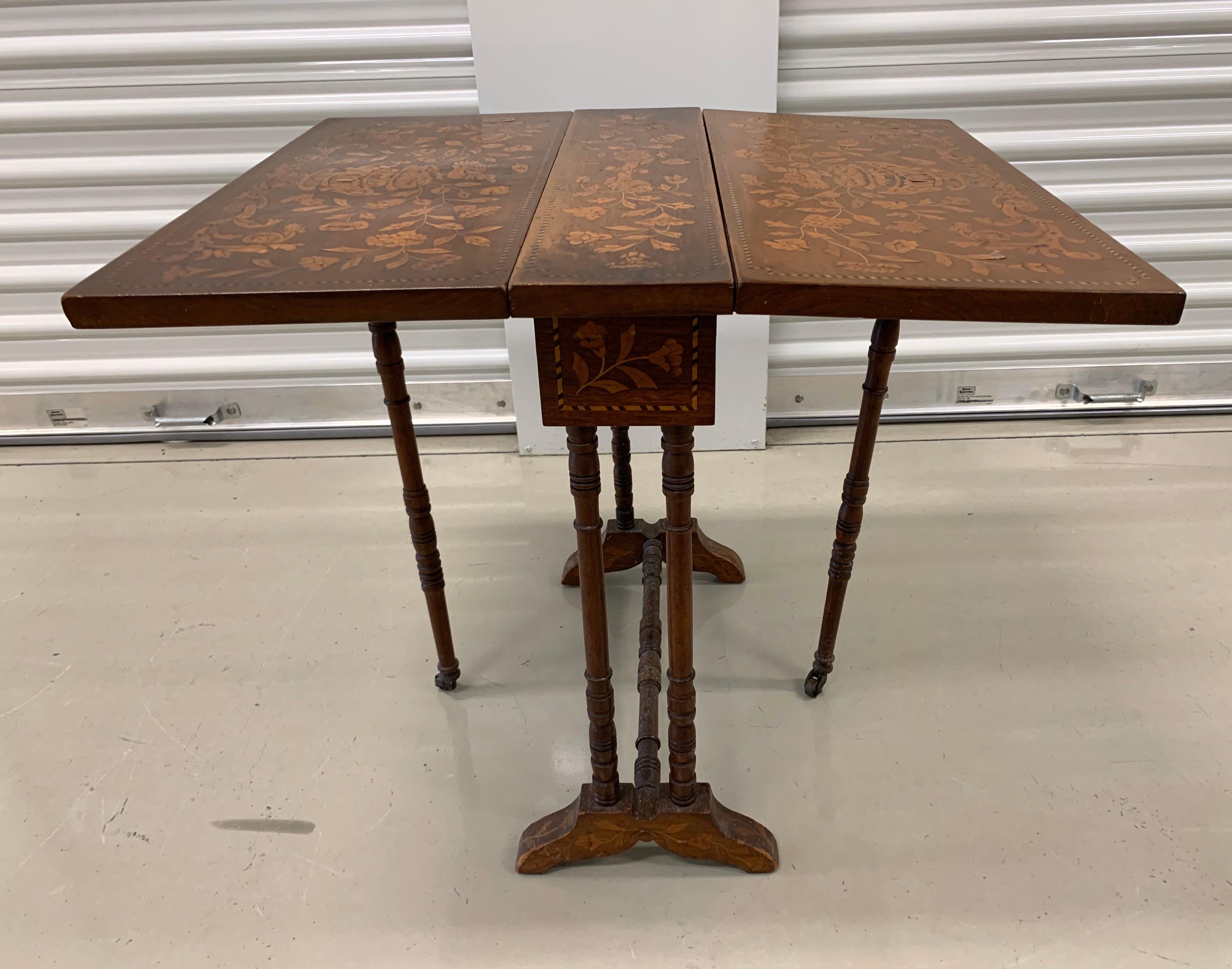 Antique French Marquetry Drop-Leaf End Side Tea Card Game Table In Good Condition In West Hartford, CT