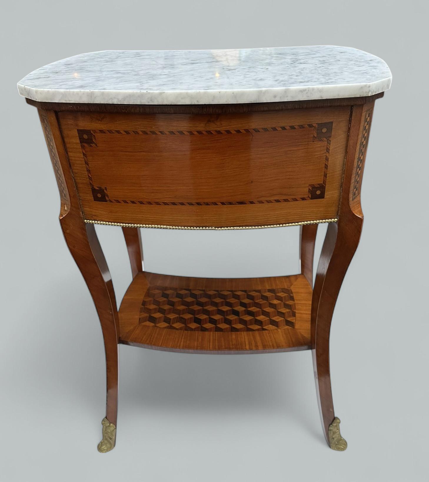 Ancienne table de chevet en marqueterie de bois de roi avec dessus en marbre, armoire de nuit 3