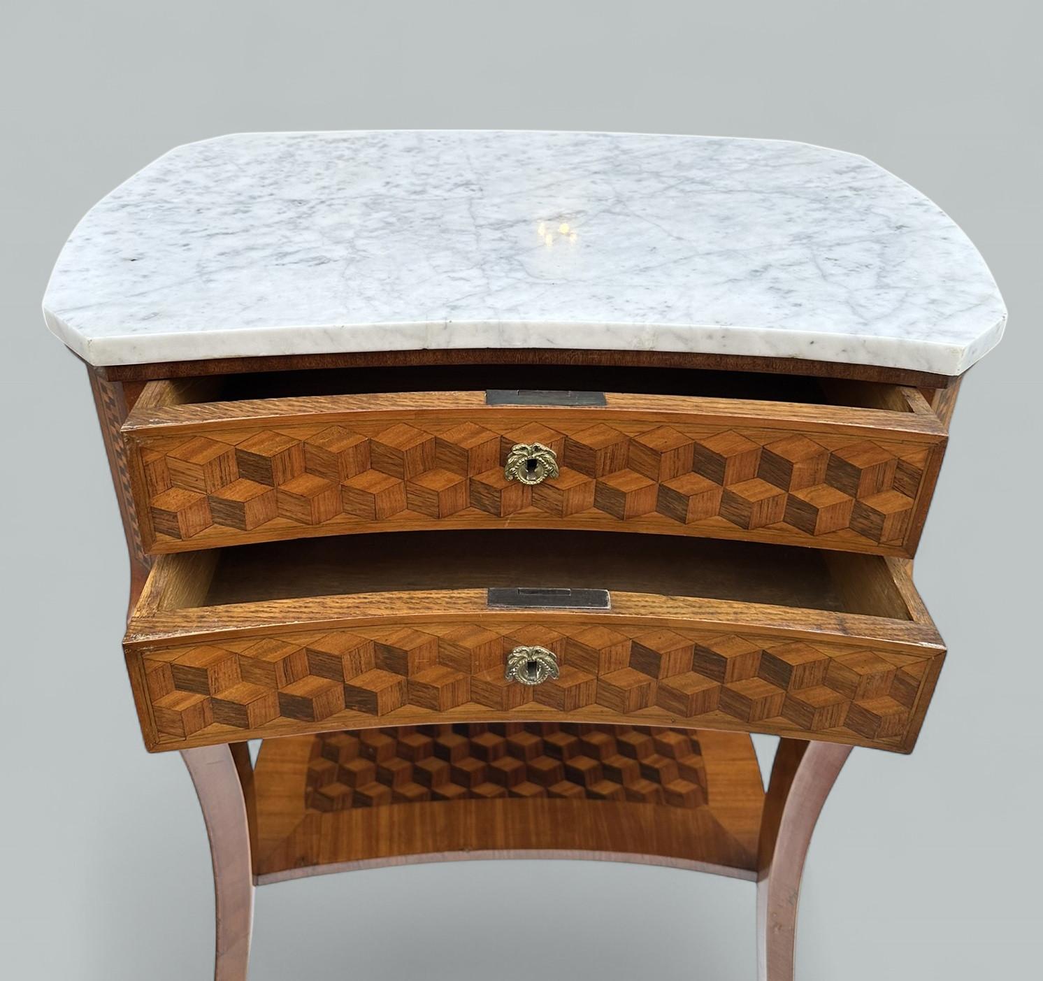 XIXe siècle Ancienne table de chevet en marqueterie de bois de roi avec dessus en marbre, armoire de nuit