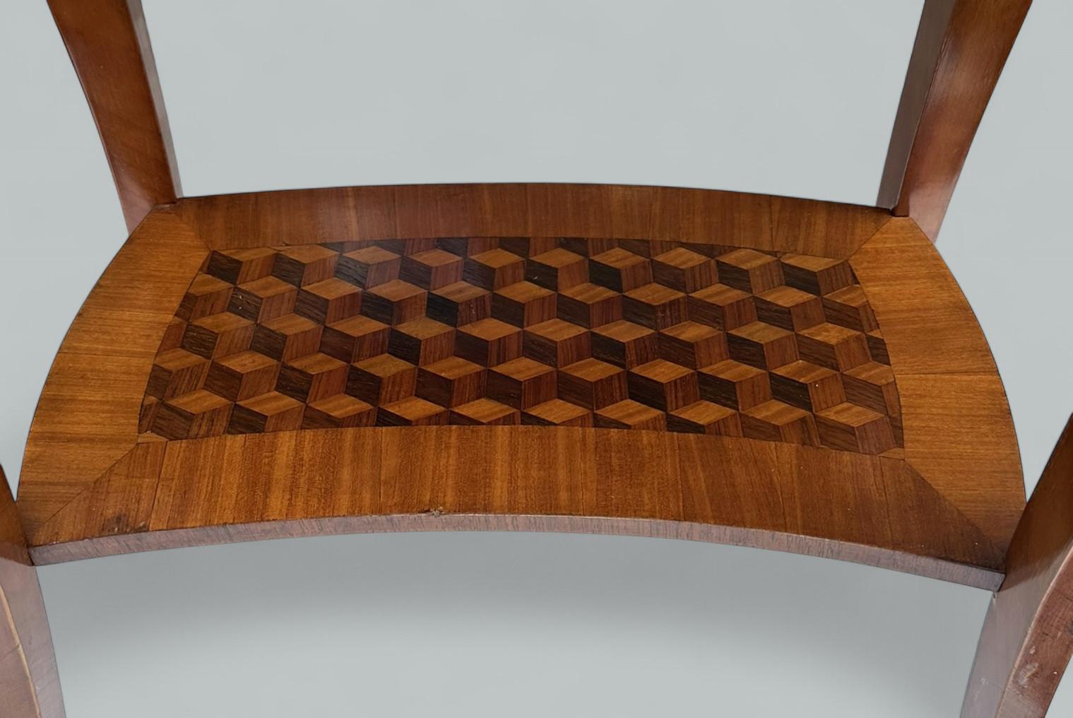 Laiton Ancienne table de chevet en marqueterie de bois de roi avec dessus en marbre, armoire de nuit