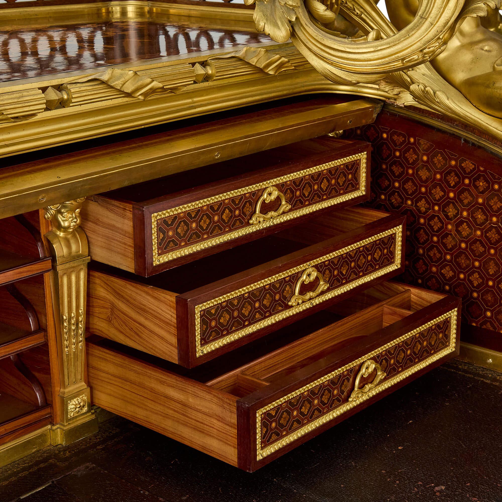 Bureau du Roi en marqueterie, bronze doré et jaspe d'époque de Beurdeley en vente 3