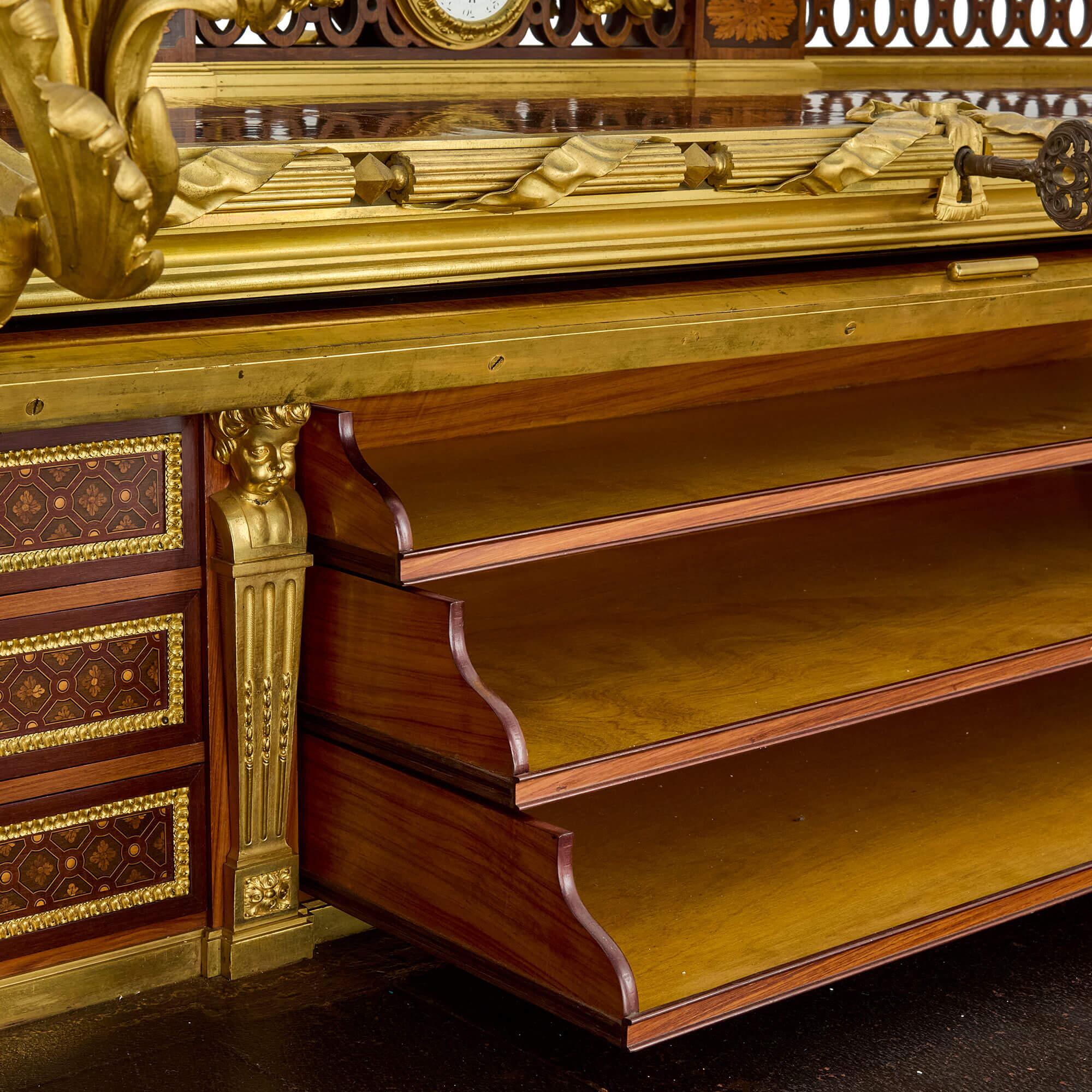 Bureau du Roi en marqueterie, bronze doré et jaspe d'époque de Beurdeley en vente 4