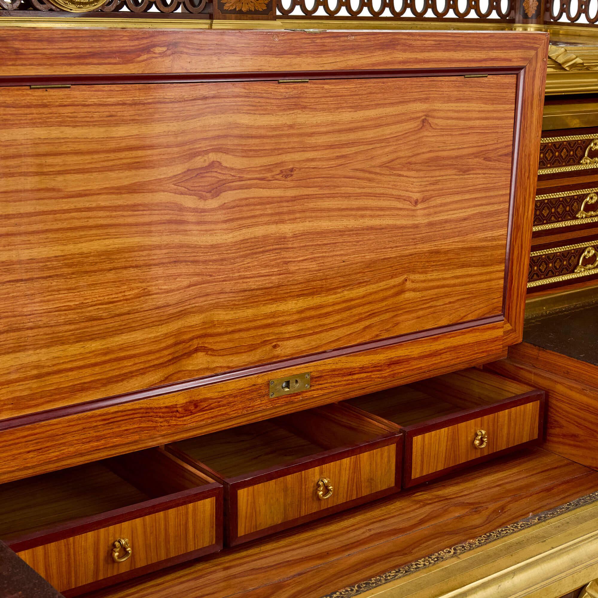 Bureau du Roi en marqueterie, bronze doré et jaspe d'époque de Beurdeley en vente 5