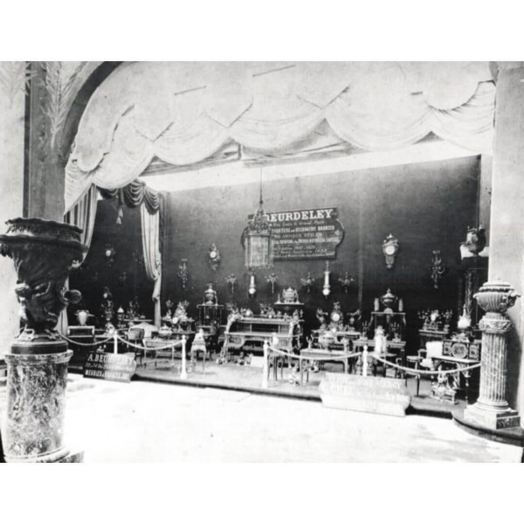 Bureau du Roi en marqueterie, bronze doré et jaspe d'époque de Beurdeley en vente 12