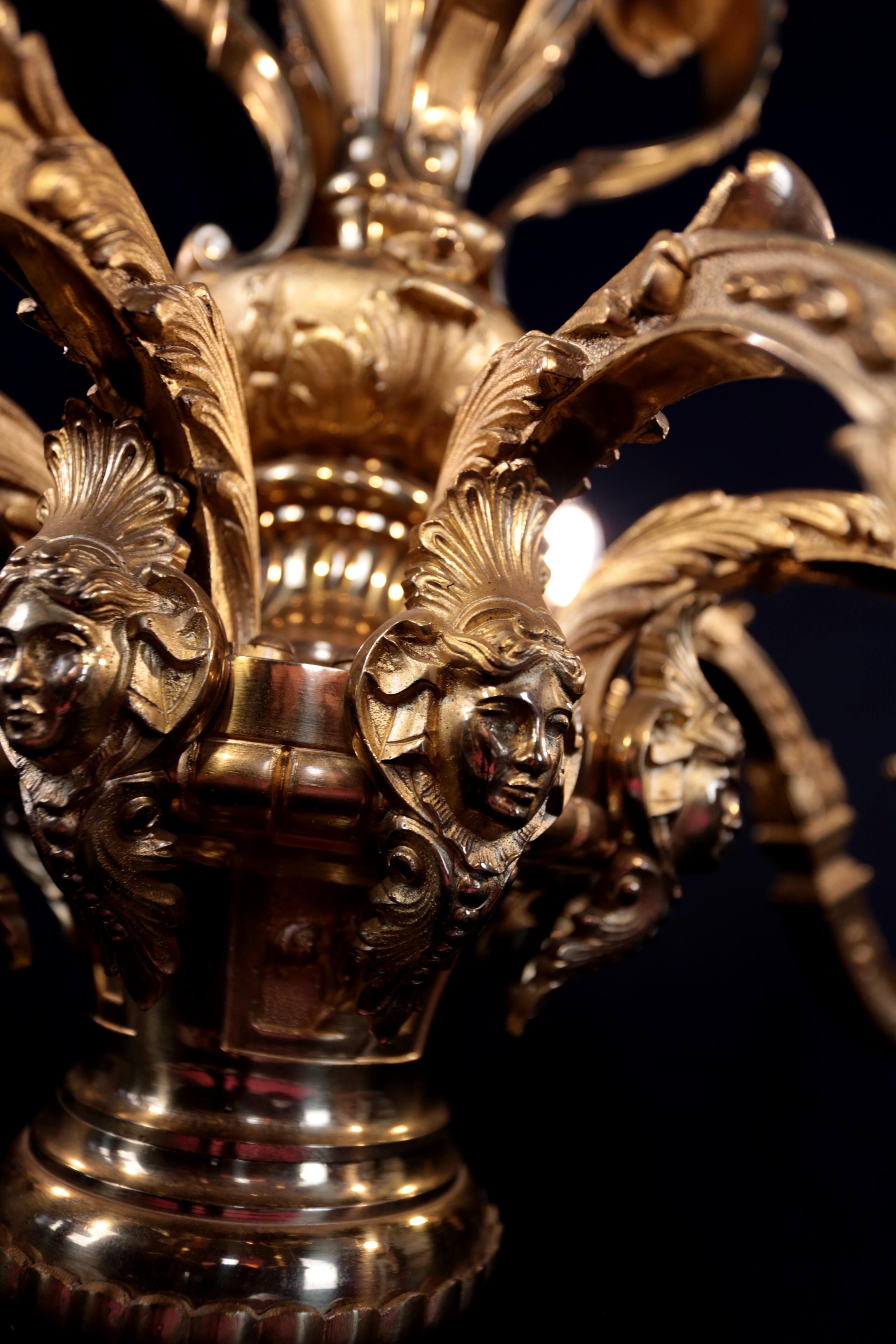 Antiker französischer Mazarin-Bronze-Kronleuchter im Zustand „Gut“ im Angebot in STRAČOV, CZ