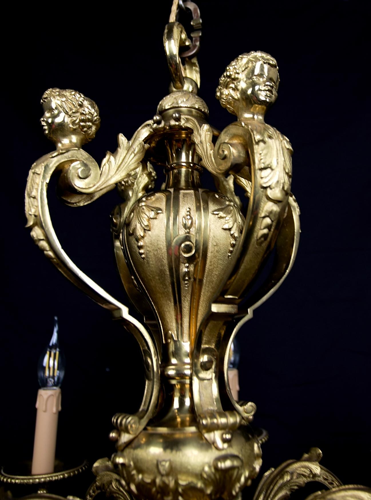 Antiker französischer Mazarin-Bronze-Kronleuchter (Frühes 20. Jahrhundert) im Angebot