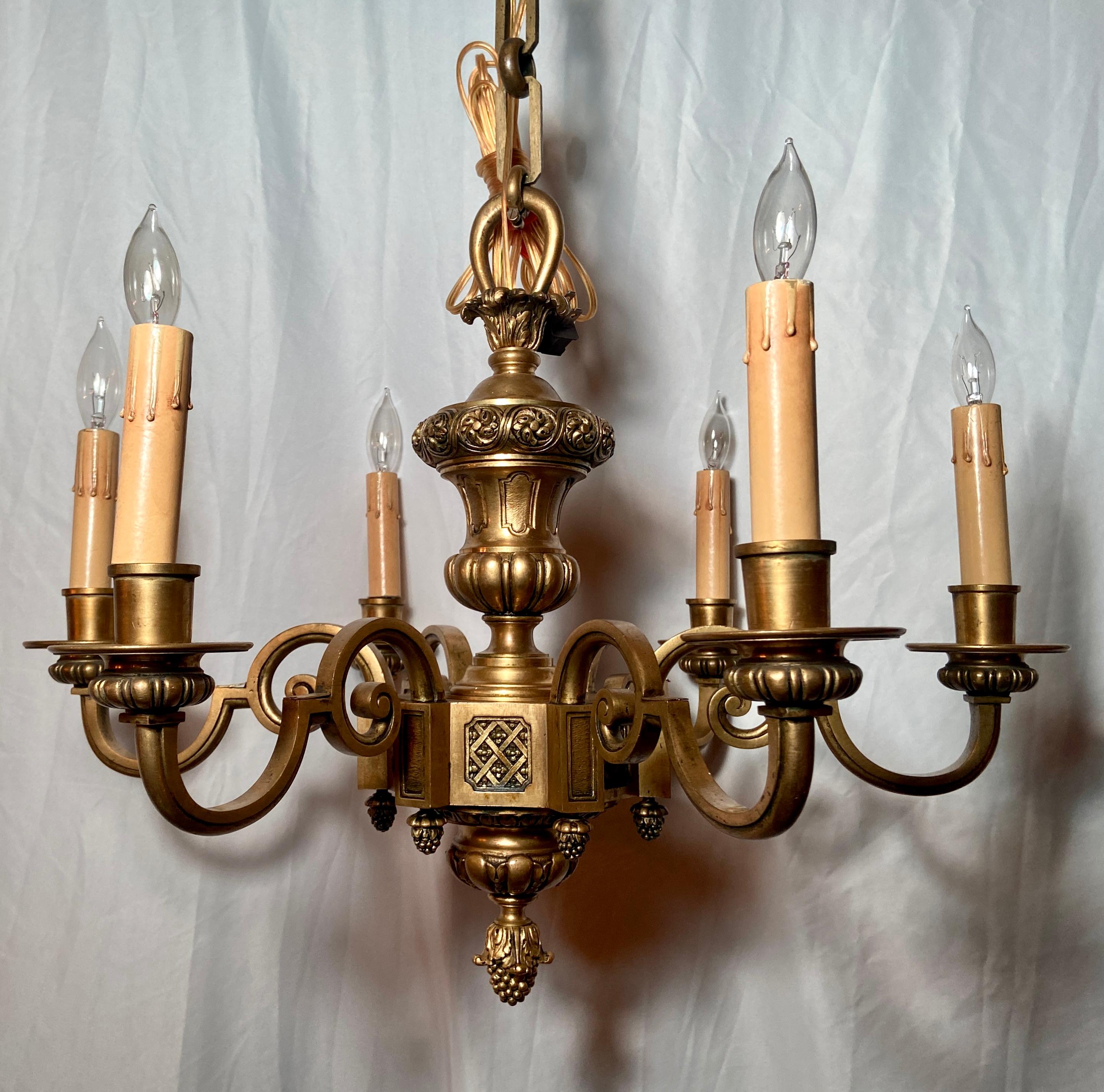 Antique French Mazarin Gold Bronze Chandelier, Circa 1880. In Good Condition For Sale In New Orleans, LA