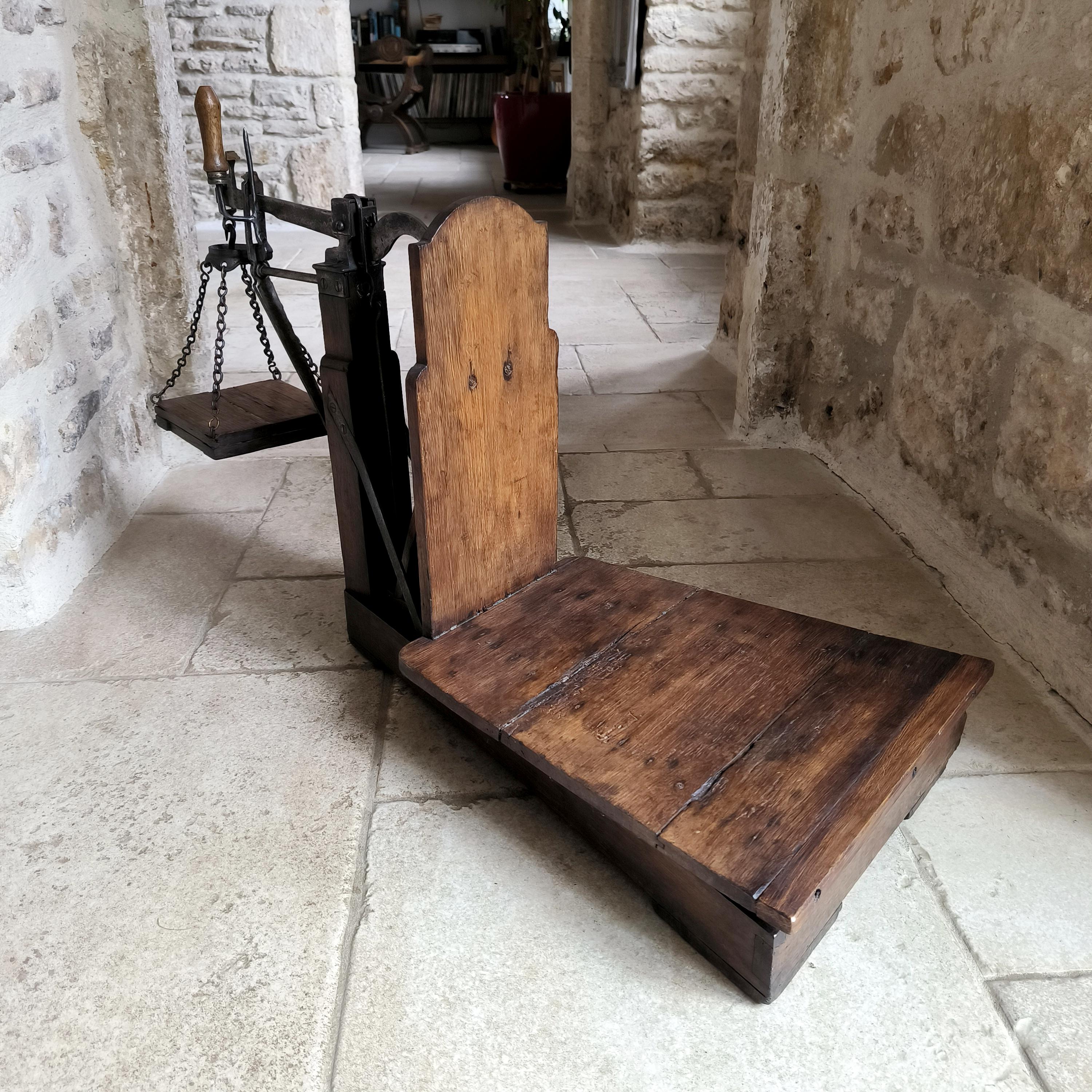 Provincial français Balances décimales antiques, françaises, de mercantilisme pour les graines et les grains. Circa fin des années 1800 en vente