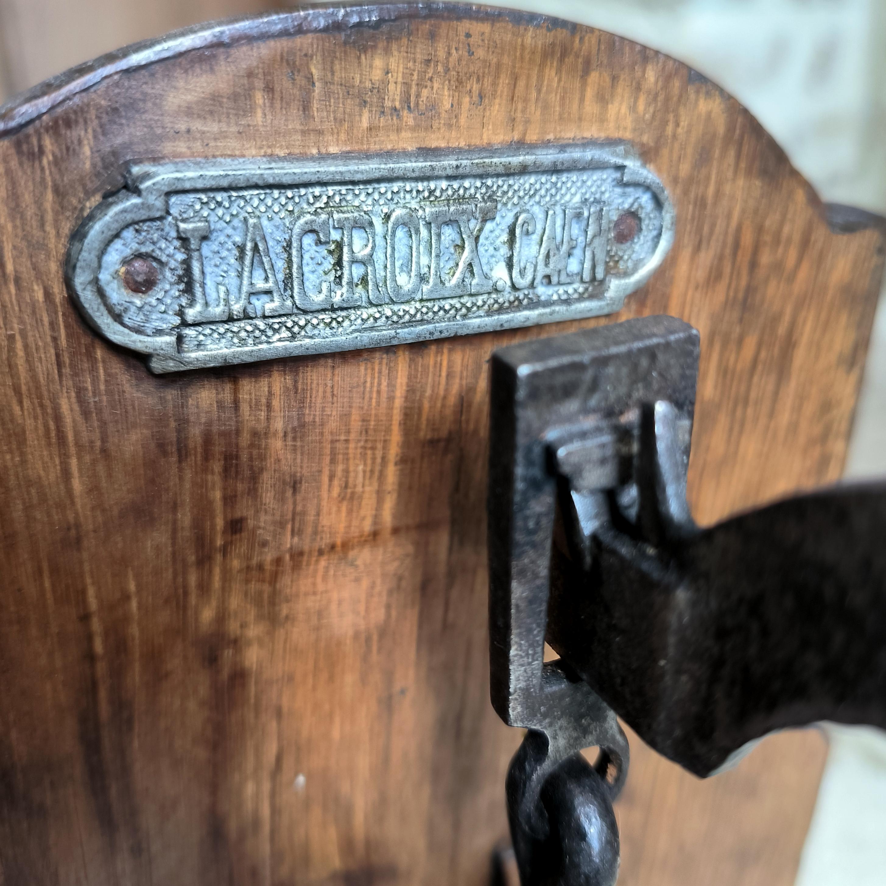 Français Balances décimales antiques, françaises, de mercantilisme pour les graines et les grains. Circa fin des années 1800 en vente