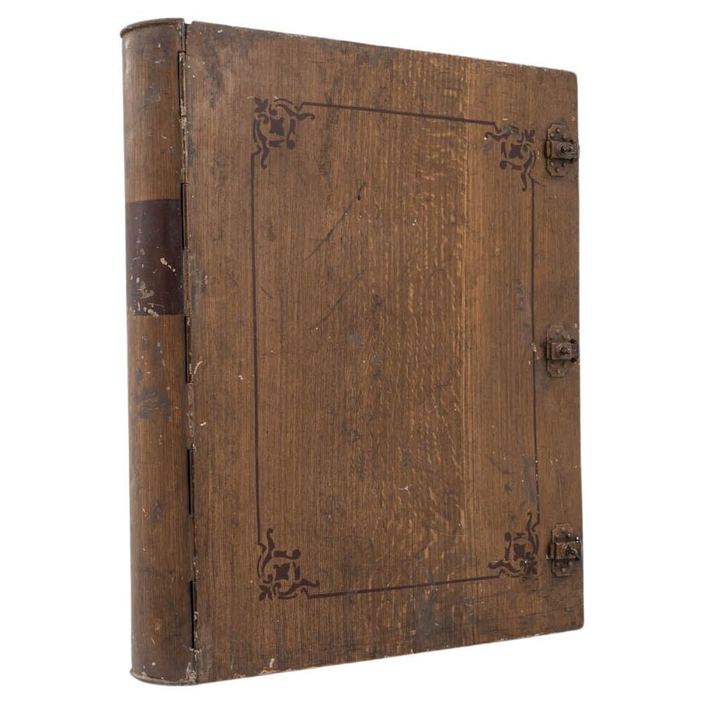 Boîte française ancienne en métal en forme de livre