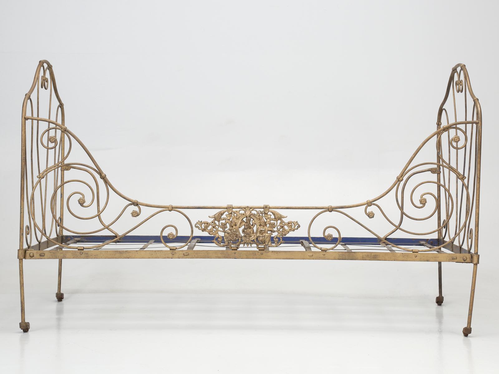 The offering here is for one antique French daybed. The paint is old, but the metal frame of the daybed is structurally sound.