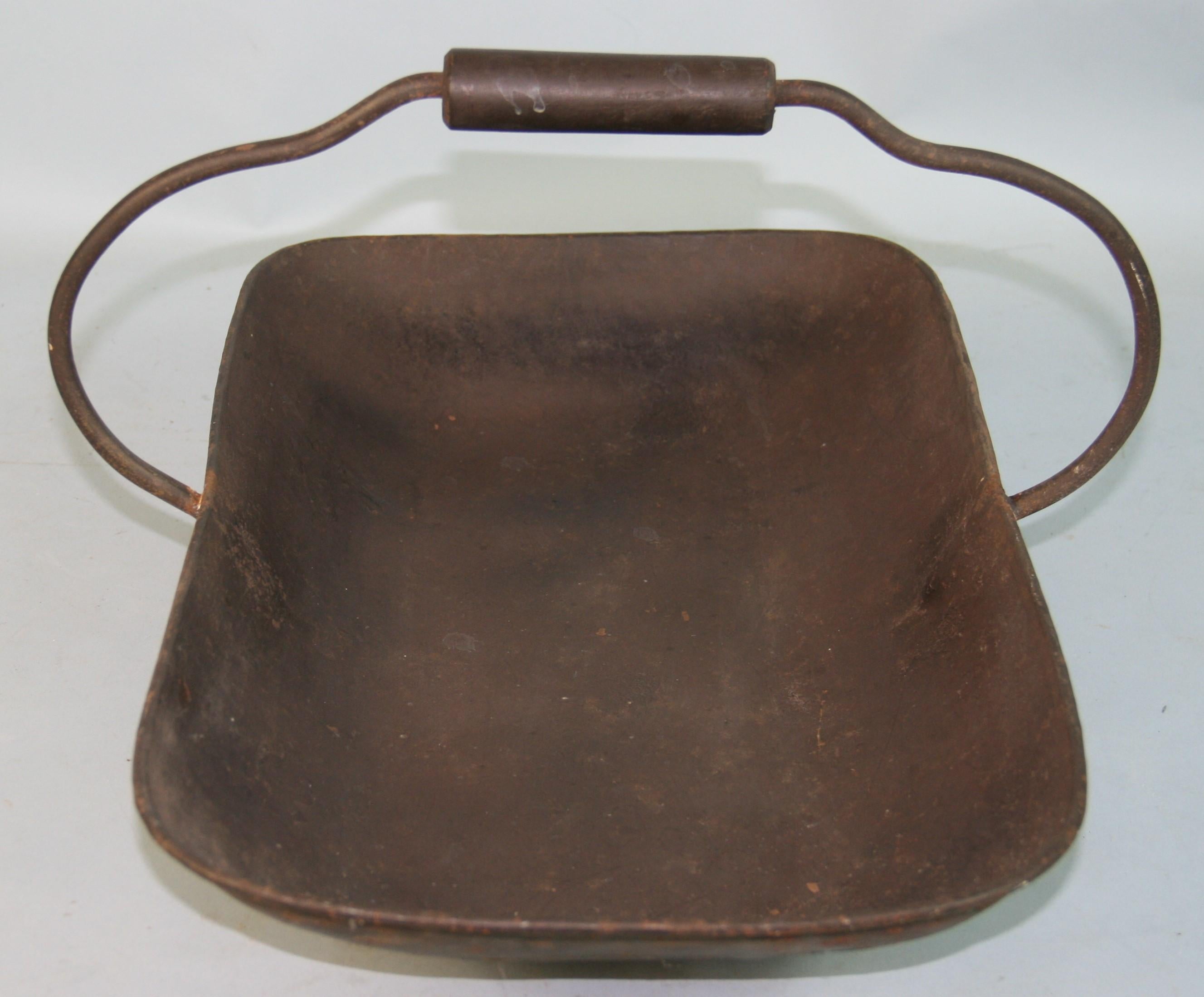 Antike französische Metallblumen- Gattering aus Metall  Garten-Tablett (Handgefertigt) im Angebot