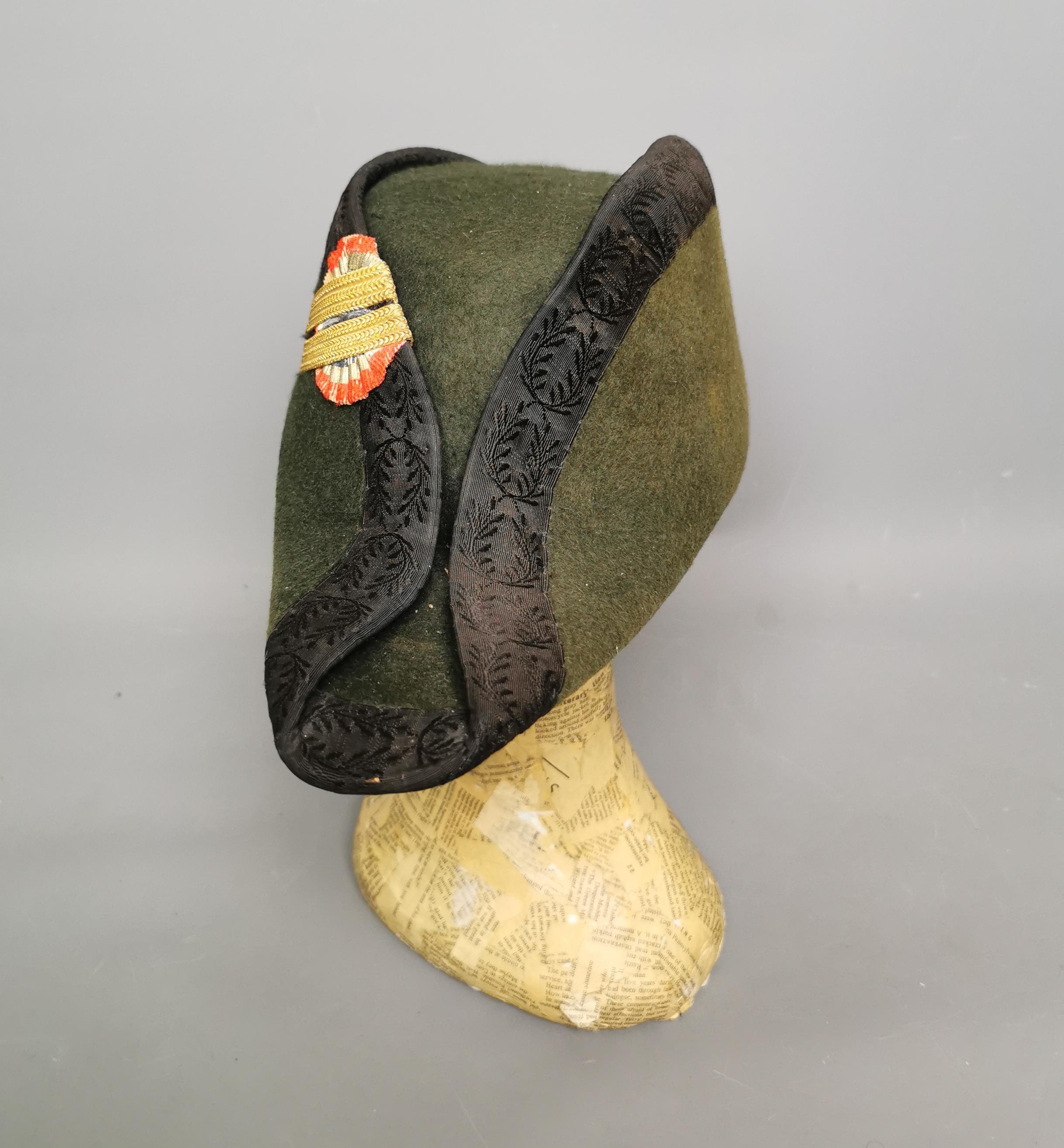 Antique French Military bicorn hat, 19th century  In Fair Condition In NEWARK, GB