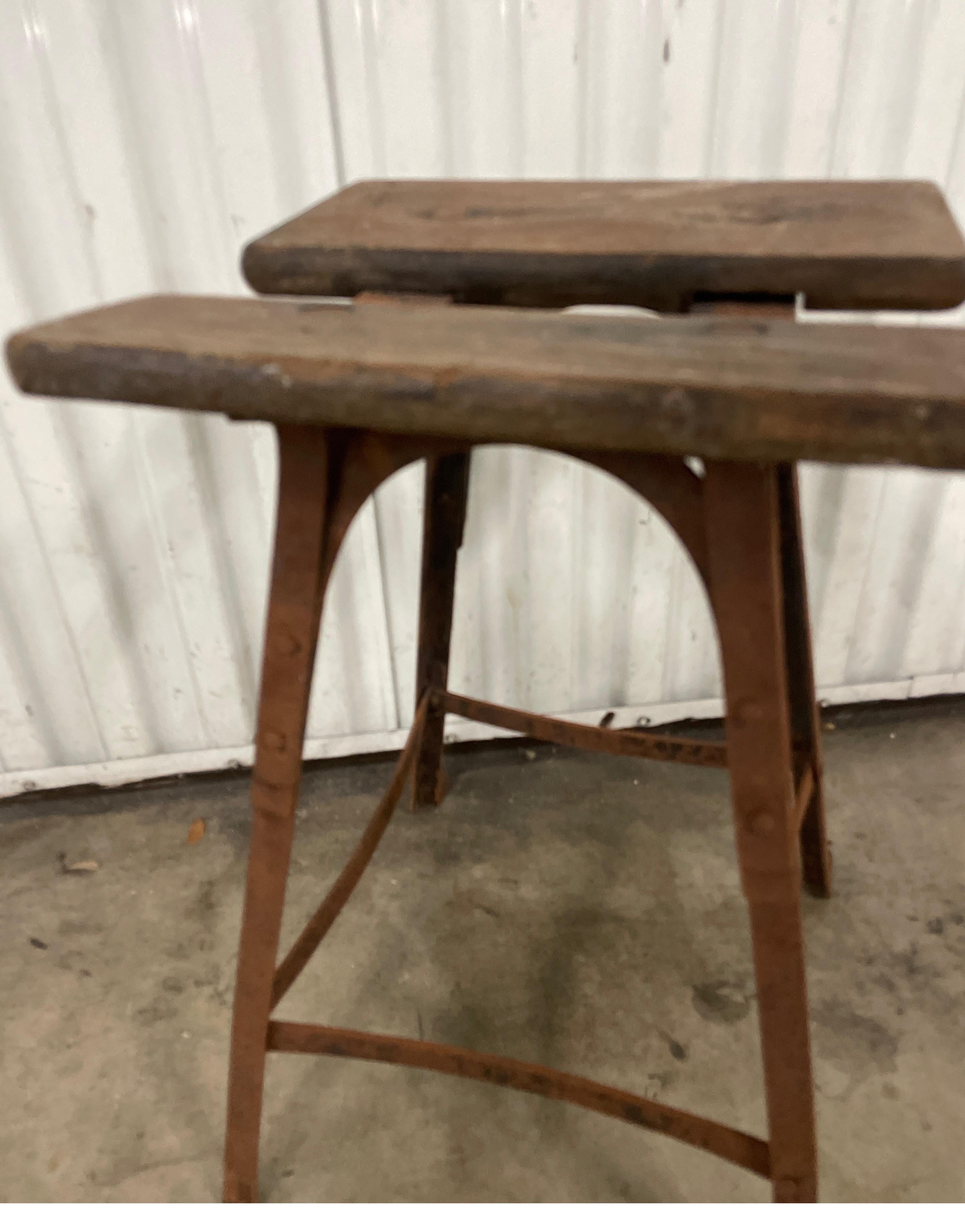 Tabouret de traite français ancien Bon état - En vente à West Palm Beach, FL