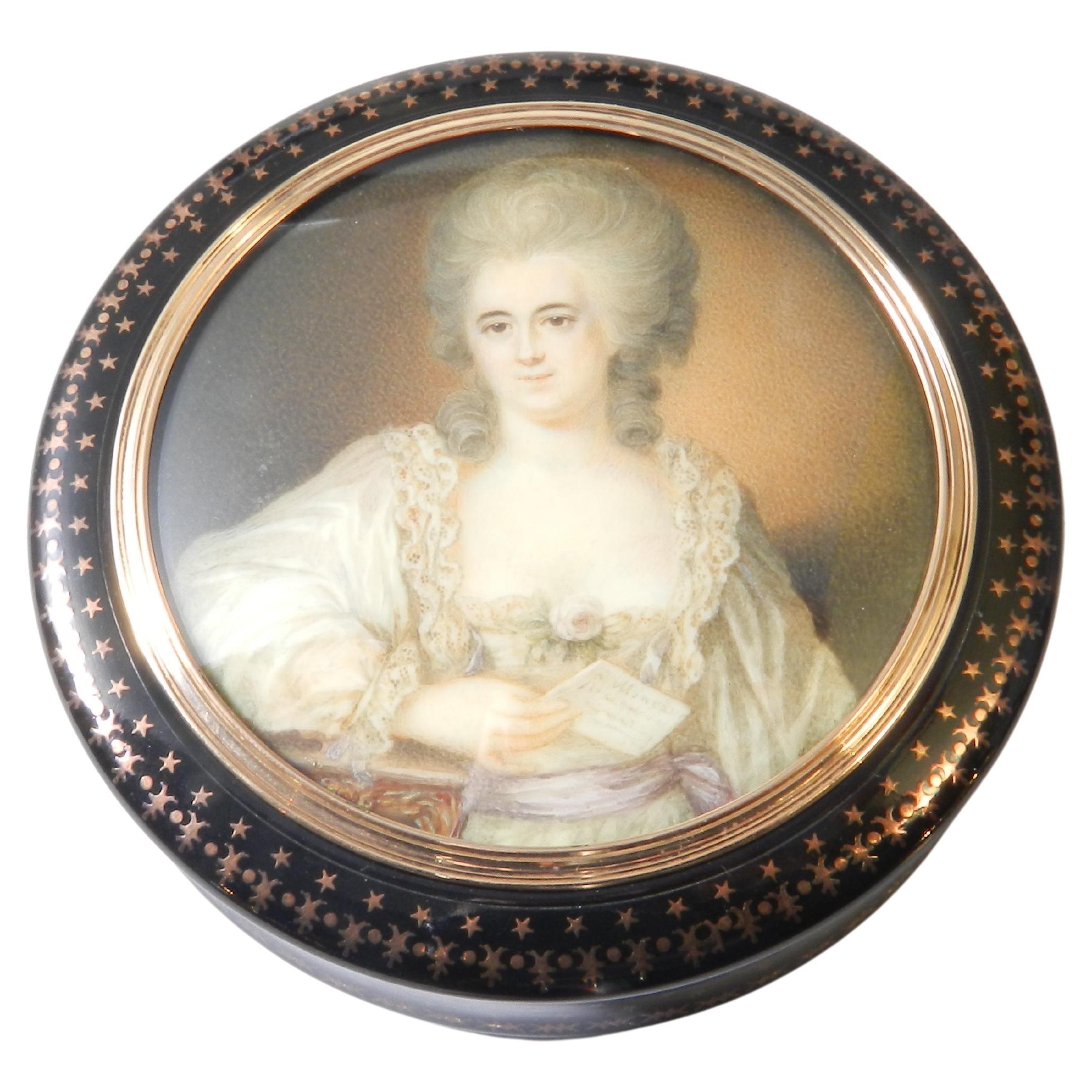 Ancienne tabatière française miniature en or 18 carats en écaille de tortue piquée, vers 1790 Bon état - En vente à Goettingen, DE