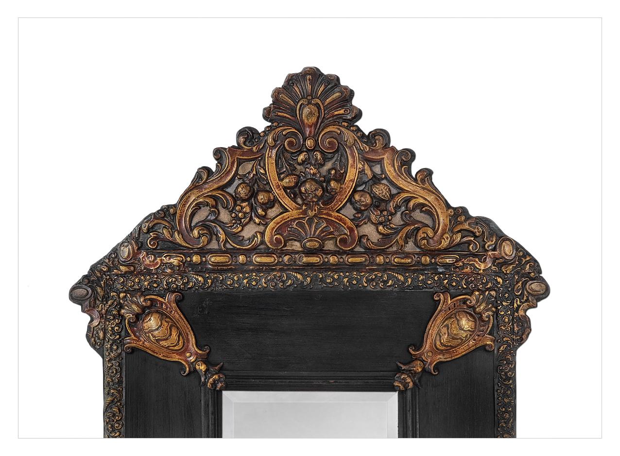 Francese Antique Mirror francese, legno nero e rame sbalzato, stile Luigi XIV, circa 1880 in vendita