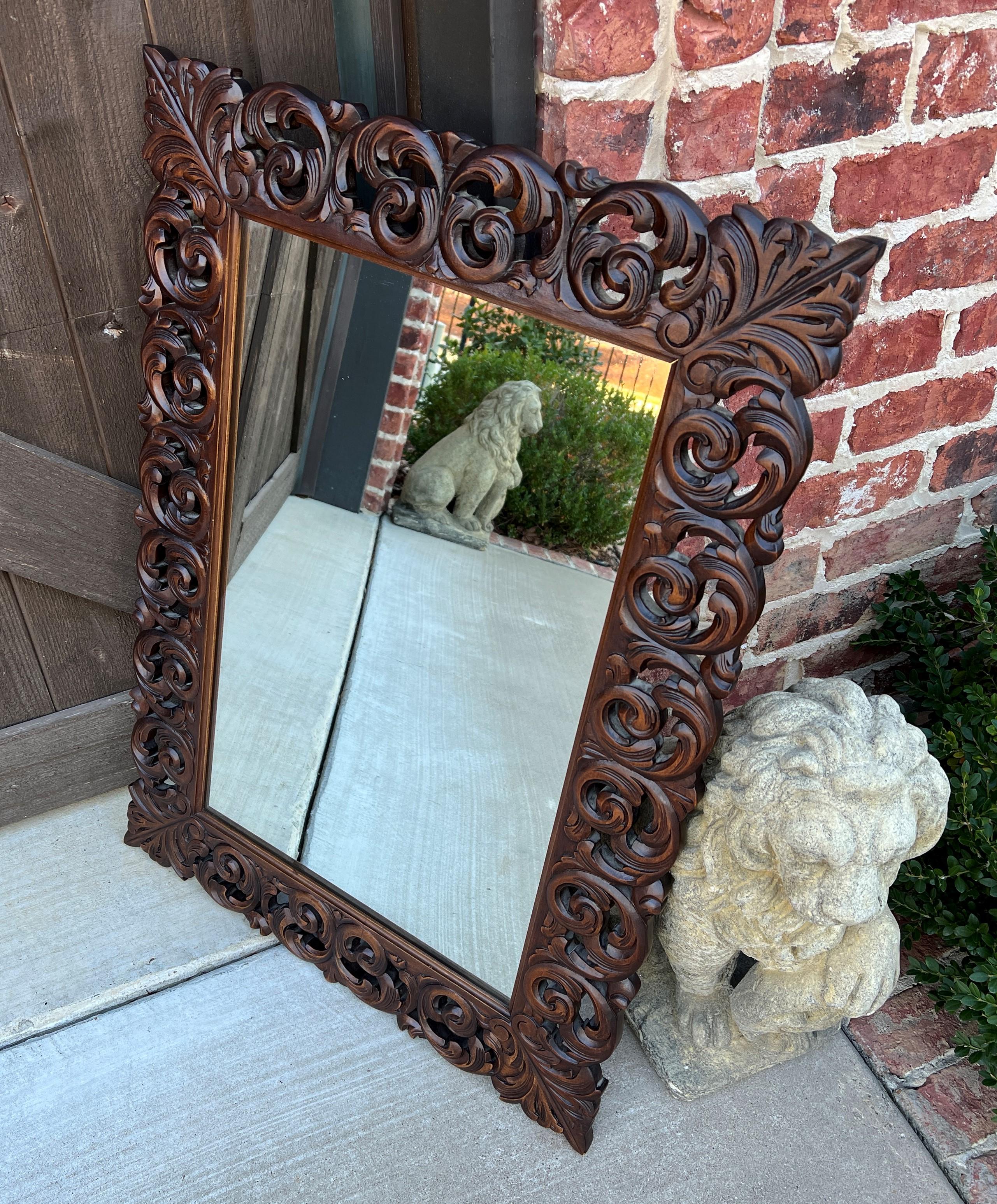 Antique French Mirror Carved Oak Framed Hanging Wall Mirror 1930s In Good Condition In Tyler, TX
