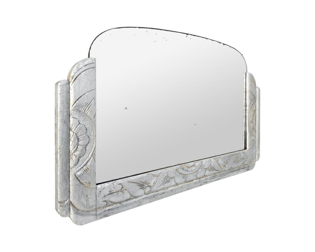 Antique silver carved wood mirror, Art Deco style. Antique frame (frame width: 7cm / 2.75 in.) re-gilding to the patinated silver leaf on carved oakwood. Original antique glass mirror. Antique wood back.