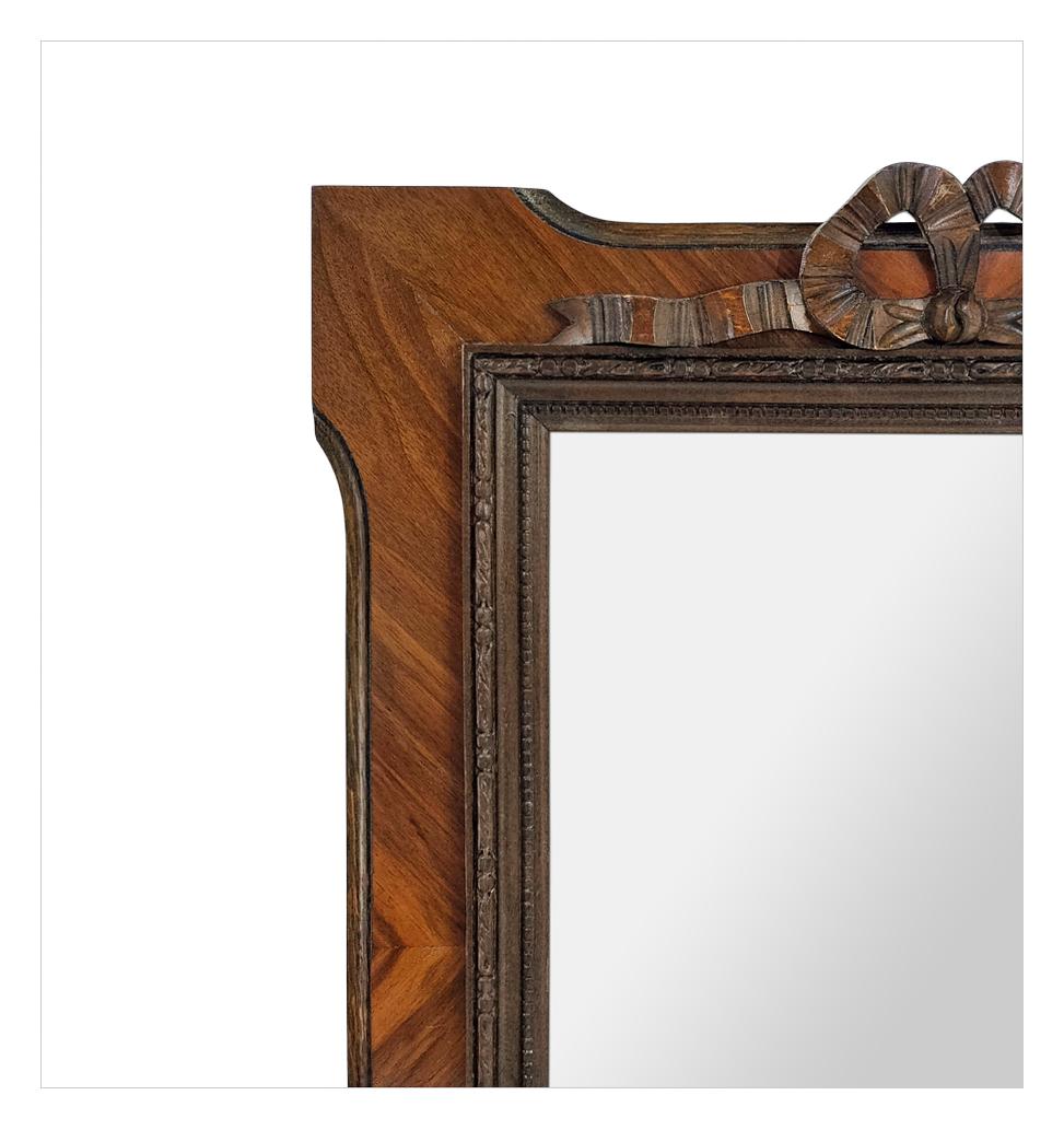 Sculpté à la main Antique French Mirror, Wood & Marquetry, sculpté d'un nœud de style Louis XVI, circa 1900 en vente