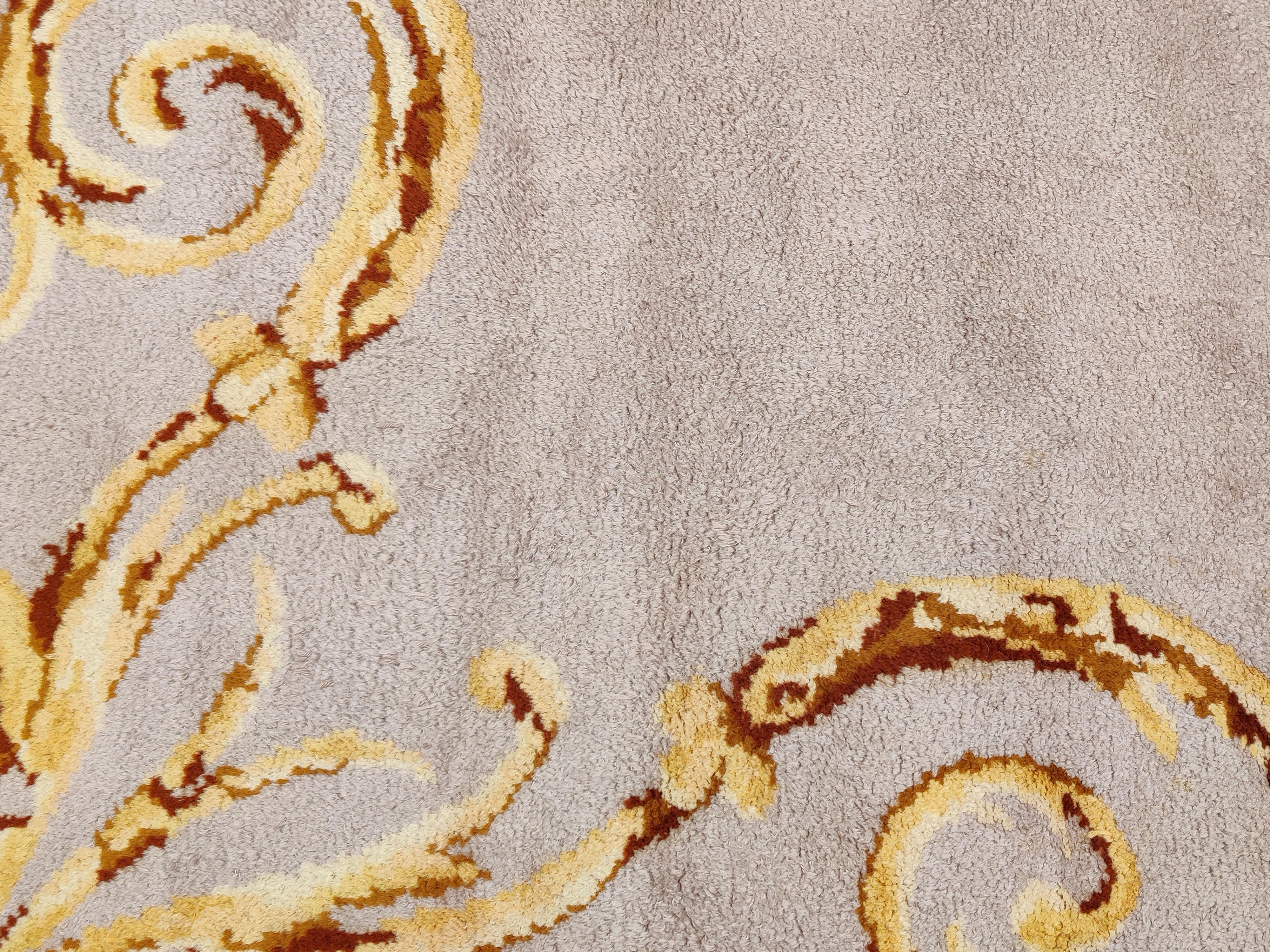 Antiker französischer Teppich der Moderne im Néo-Classique-Stil (Handgeknüpft) im Angebot