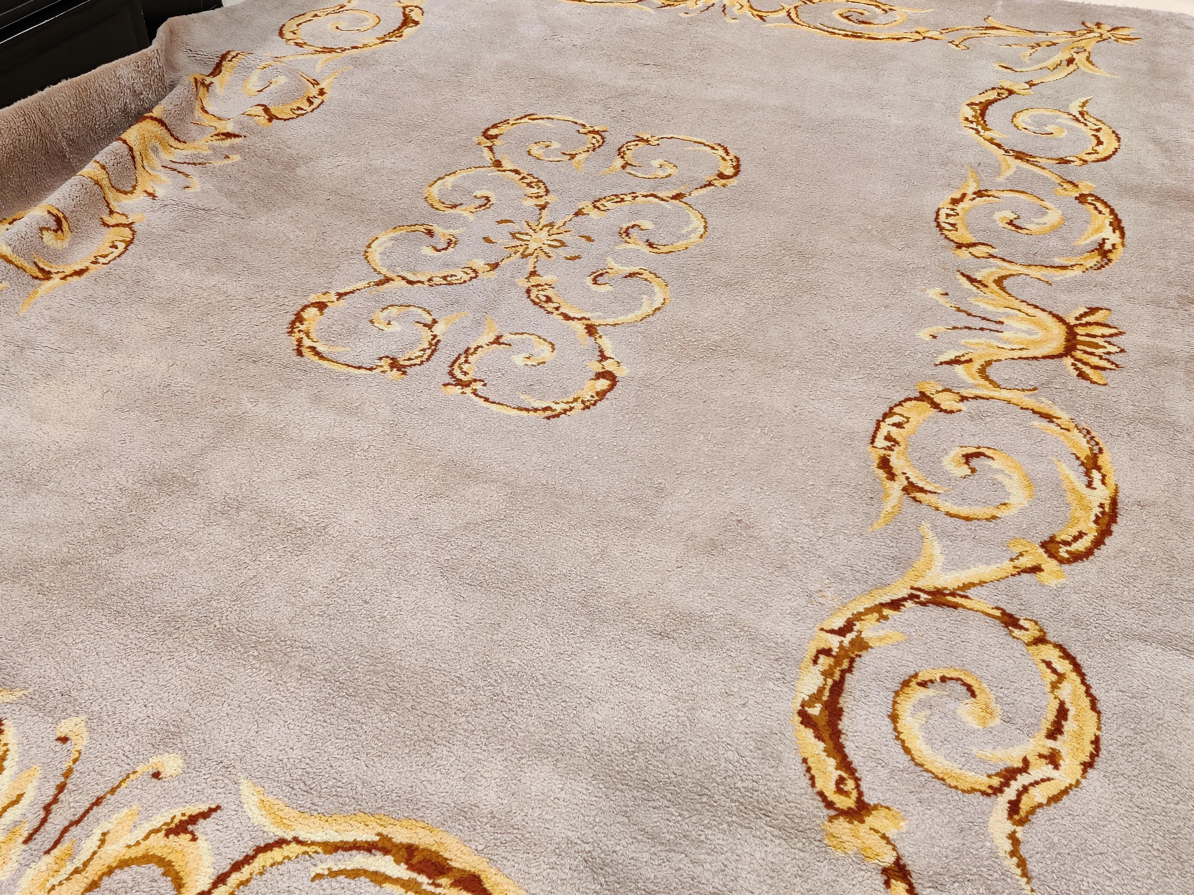 Antiker französischer Teppich der Moderne im Néo-Classique-Stil im Zustand „Gut“ im Angebot in Milan, IT