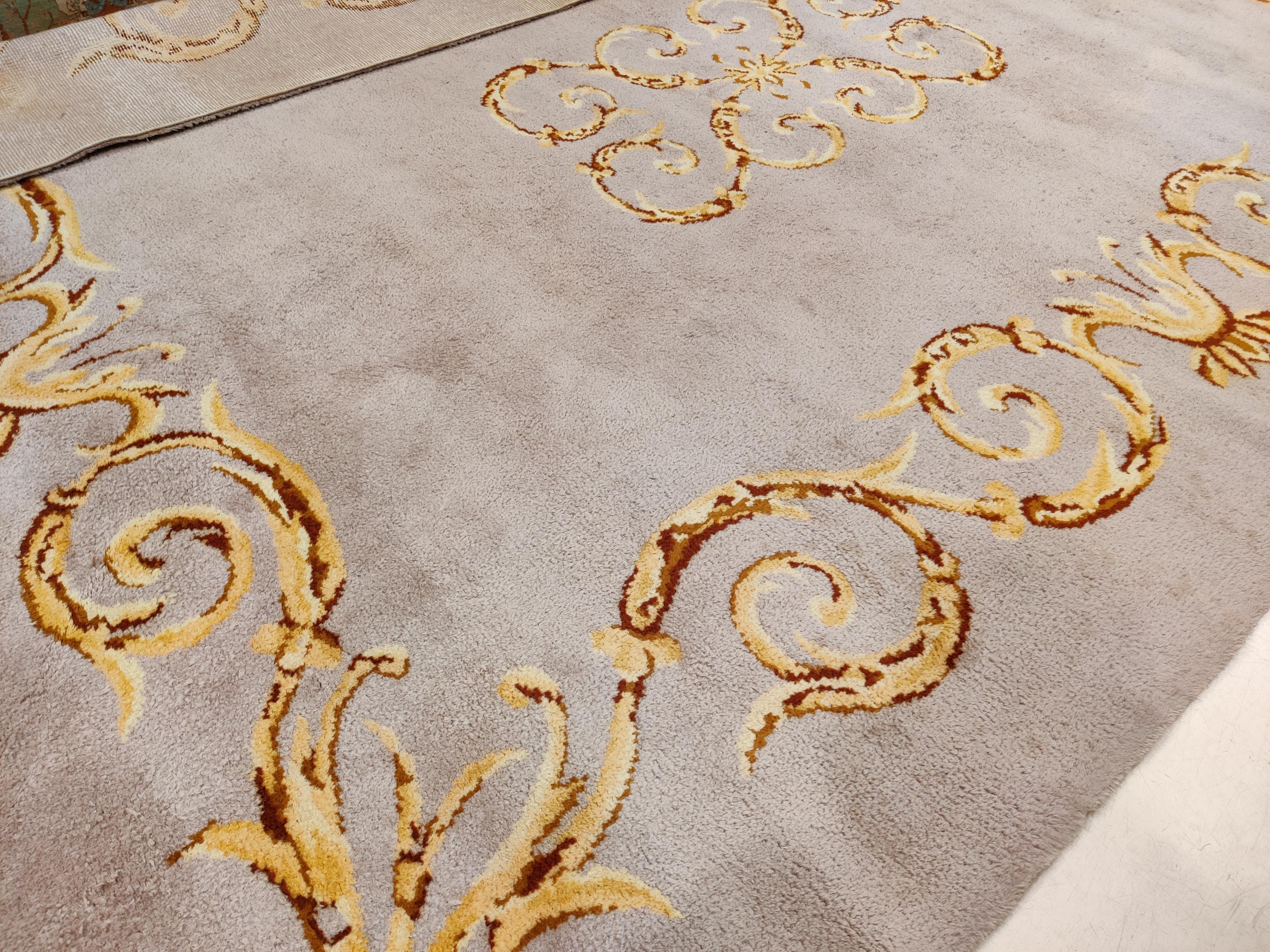 Antiker französischer Teppich der Moderne im Néo-Classique-Stil (Wolle) im Angebot