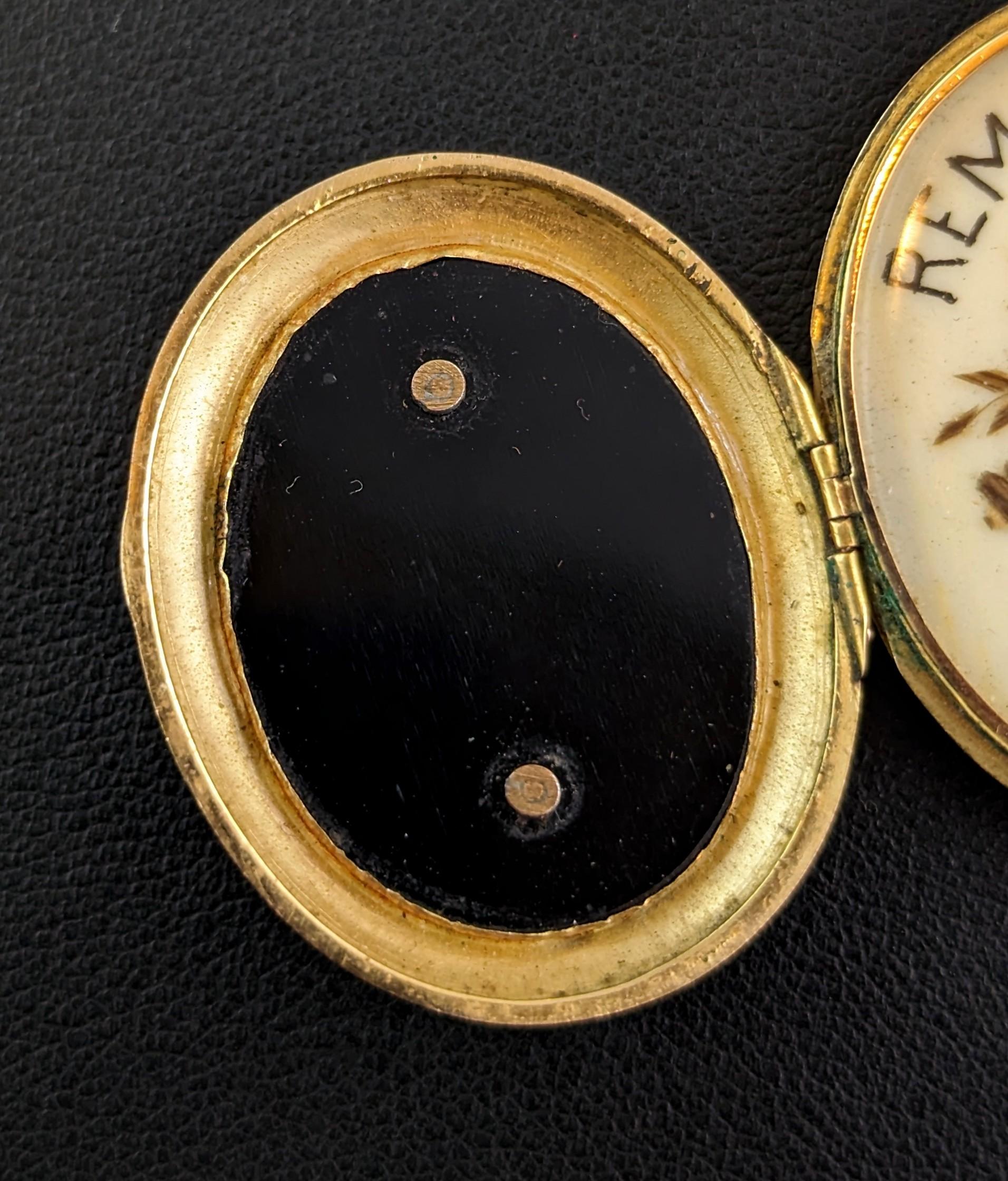 Antique French Mourning locket, Black onyx and 18ct gold, Remember  For Sale 9