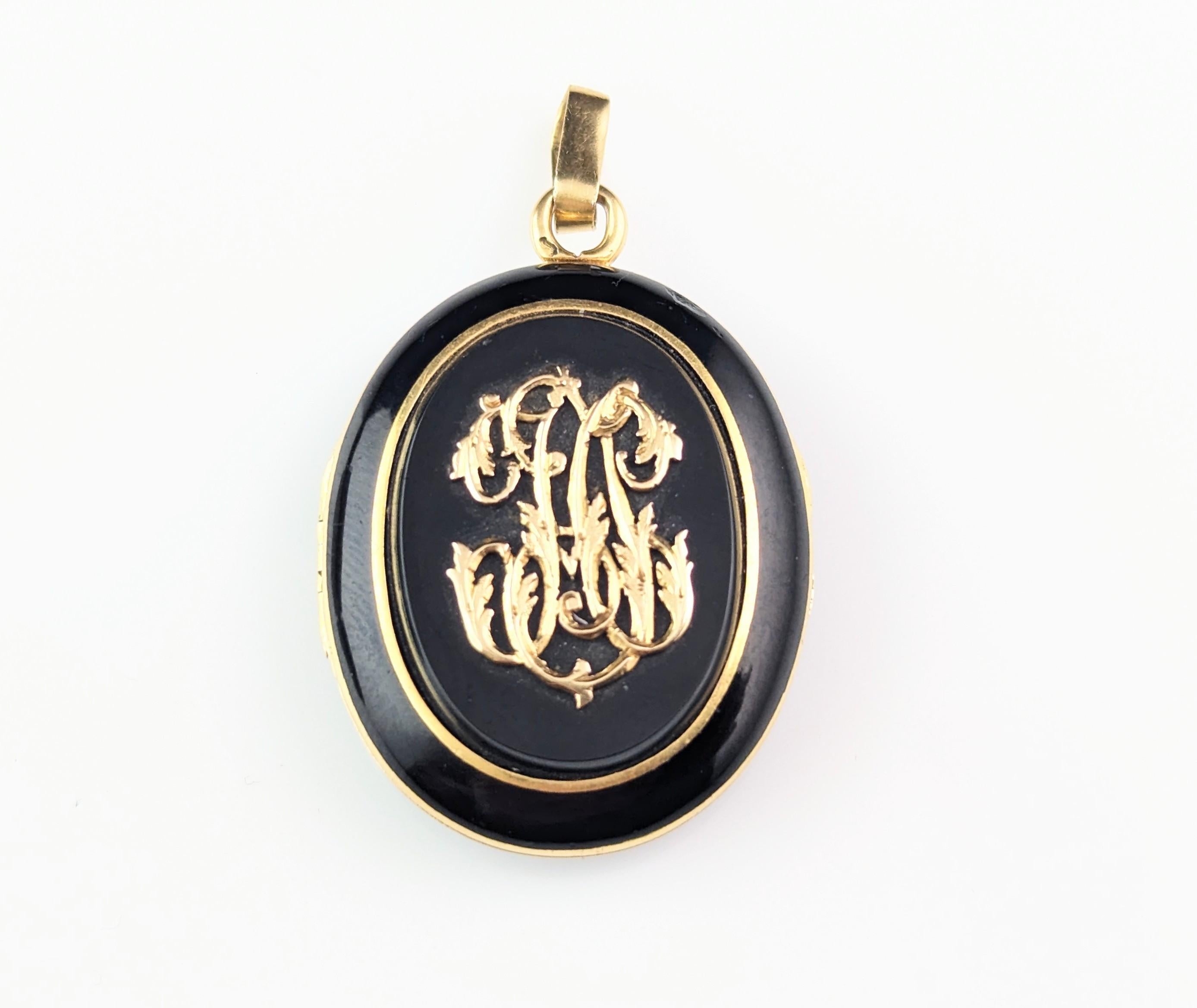 Antique French Mourning locket, Black onyx and 18ct gold, Remember  For Sale 10