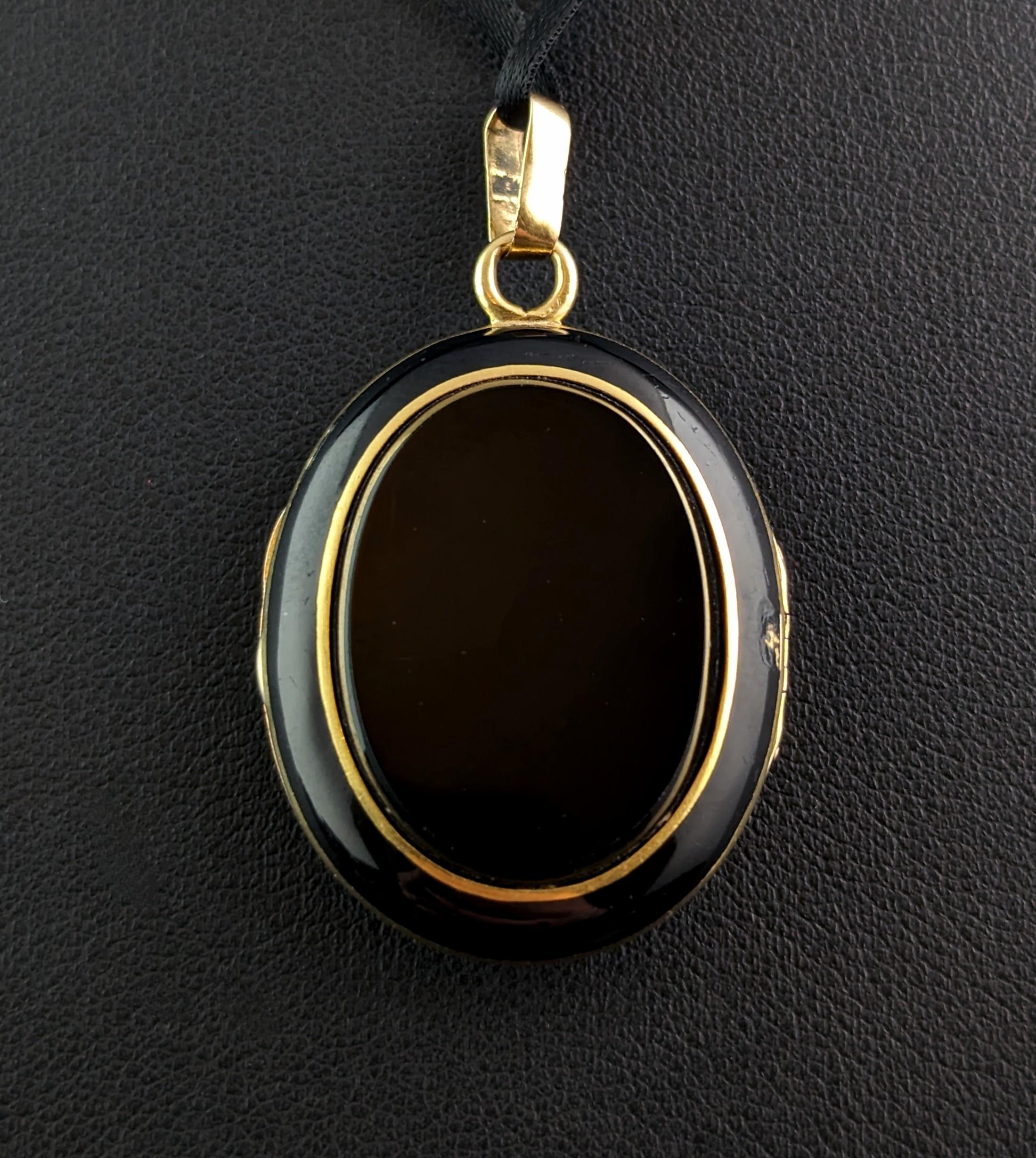 Antique French Mourning locket, Black onyx and 18ct gold, Remember  For Sale 2