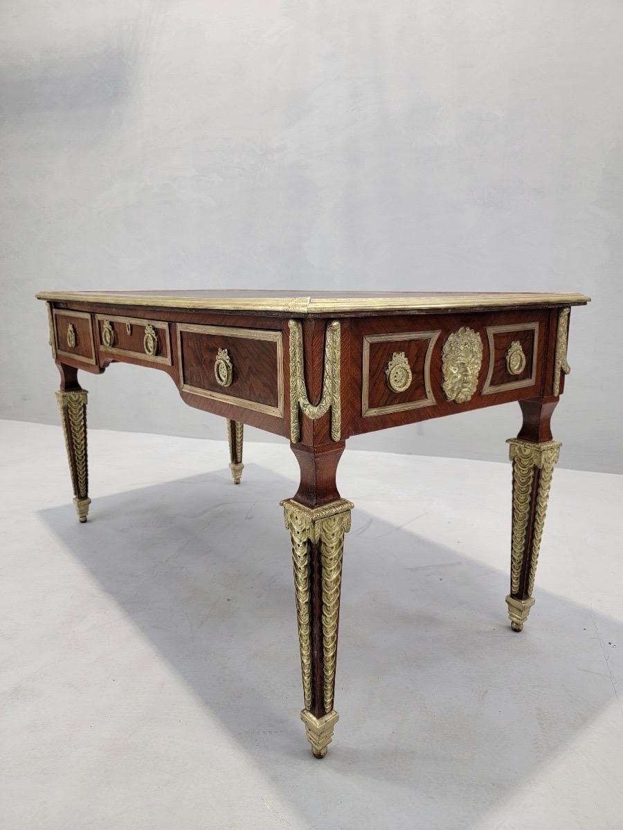 Cuir Ancien bureau à 3 tiroirs en laiton monté en bronze napoléonien en vente