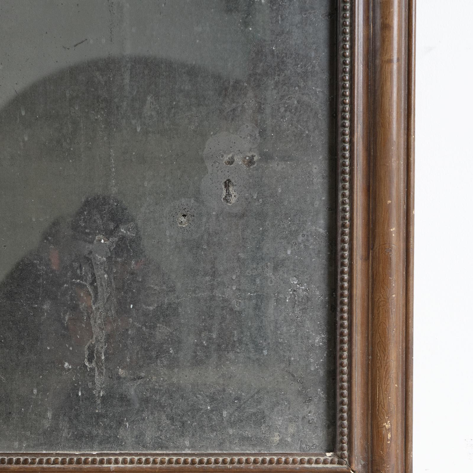 Antique French Napoleon III Arched Gilt Framed Foxed Mirror, Siglo XIX Francés en venta