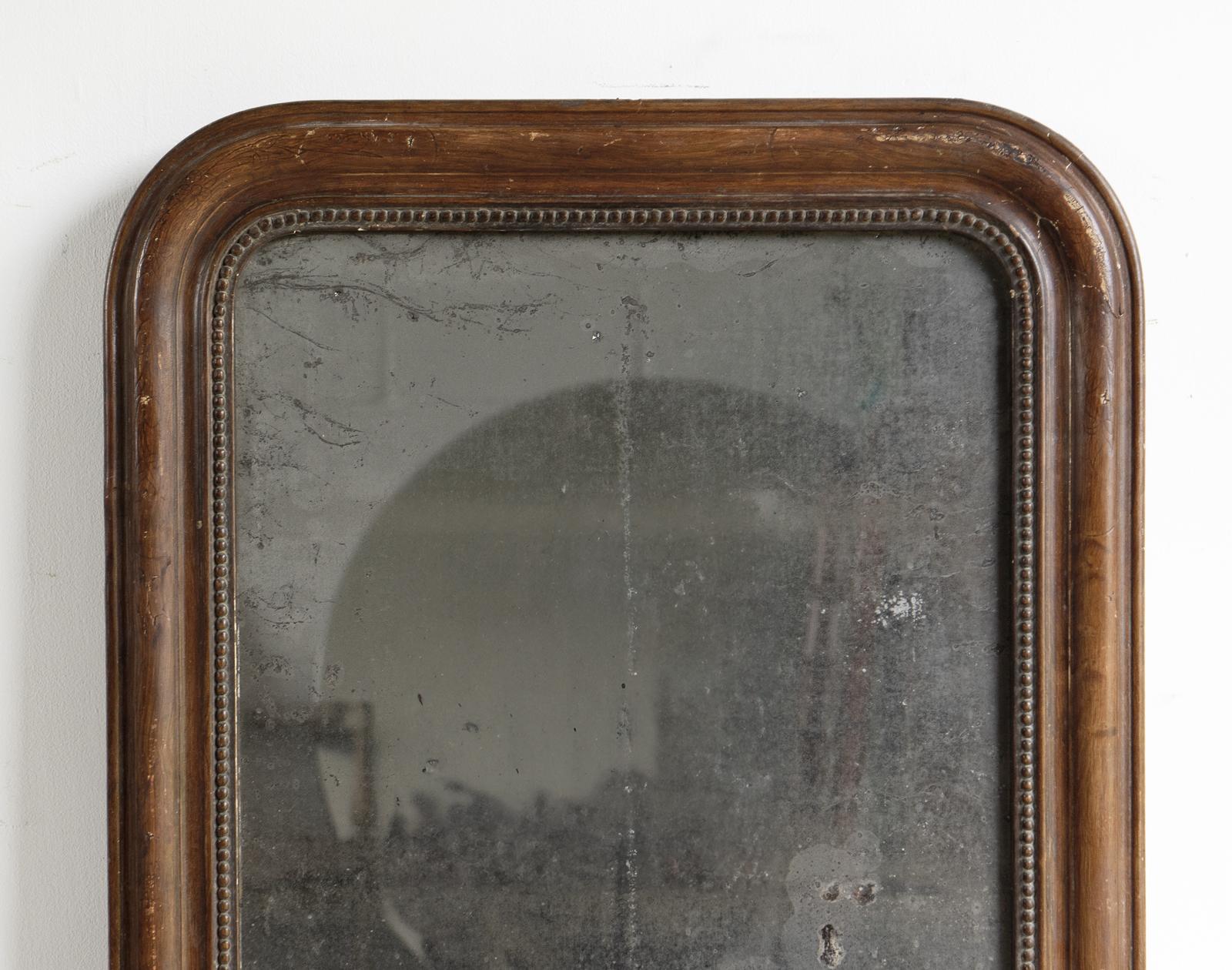 Antique French Napoleon III Arched Gilt Framed Foxed Mirror, Siglo XIX Espejo en venta