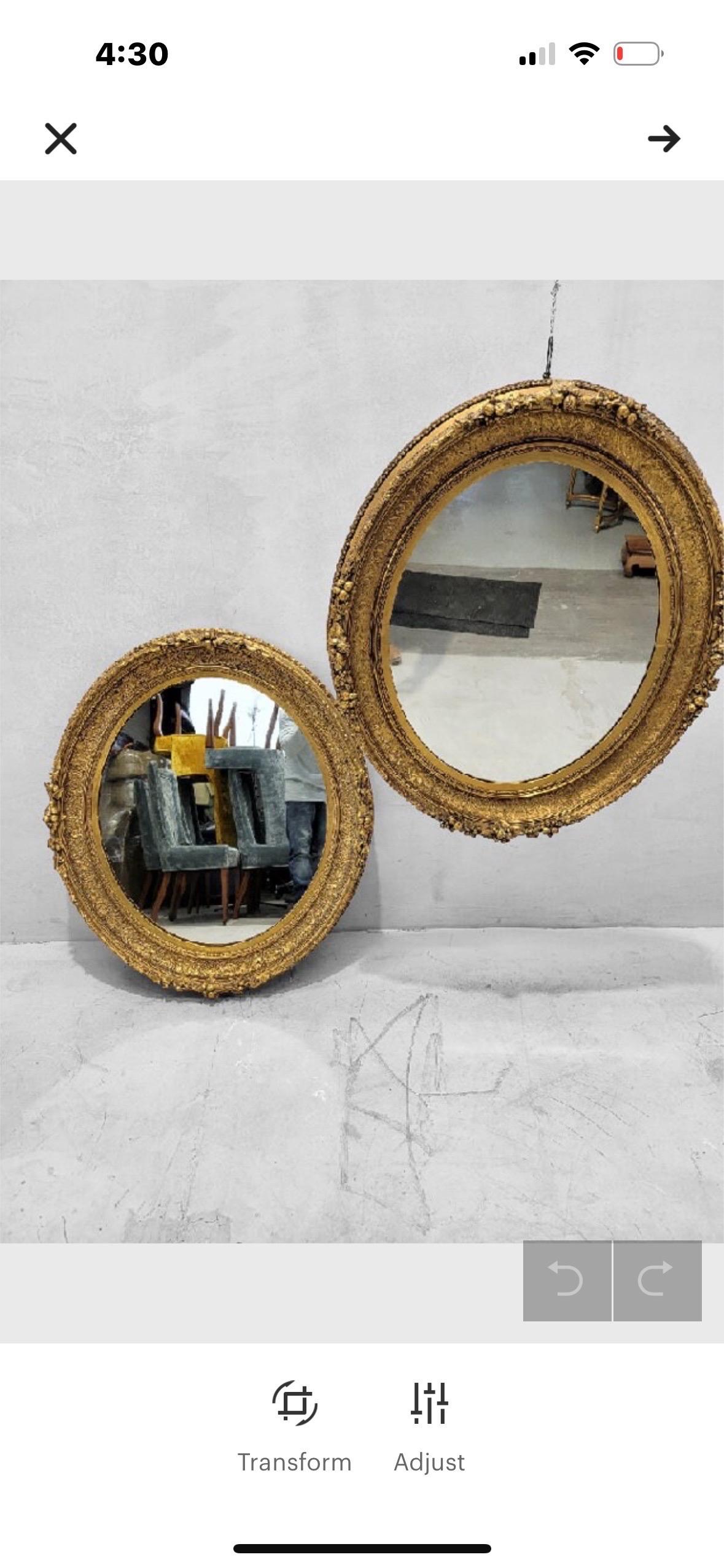 Antike französische ovale Wandspiegel aus geschnitztem vergoldetem Holz im Napoleon-III-Stil, 2er-Set im Angebot 1