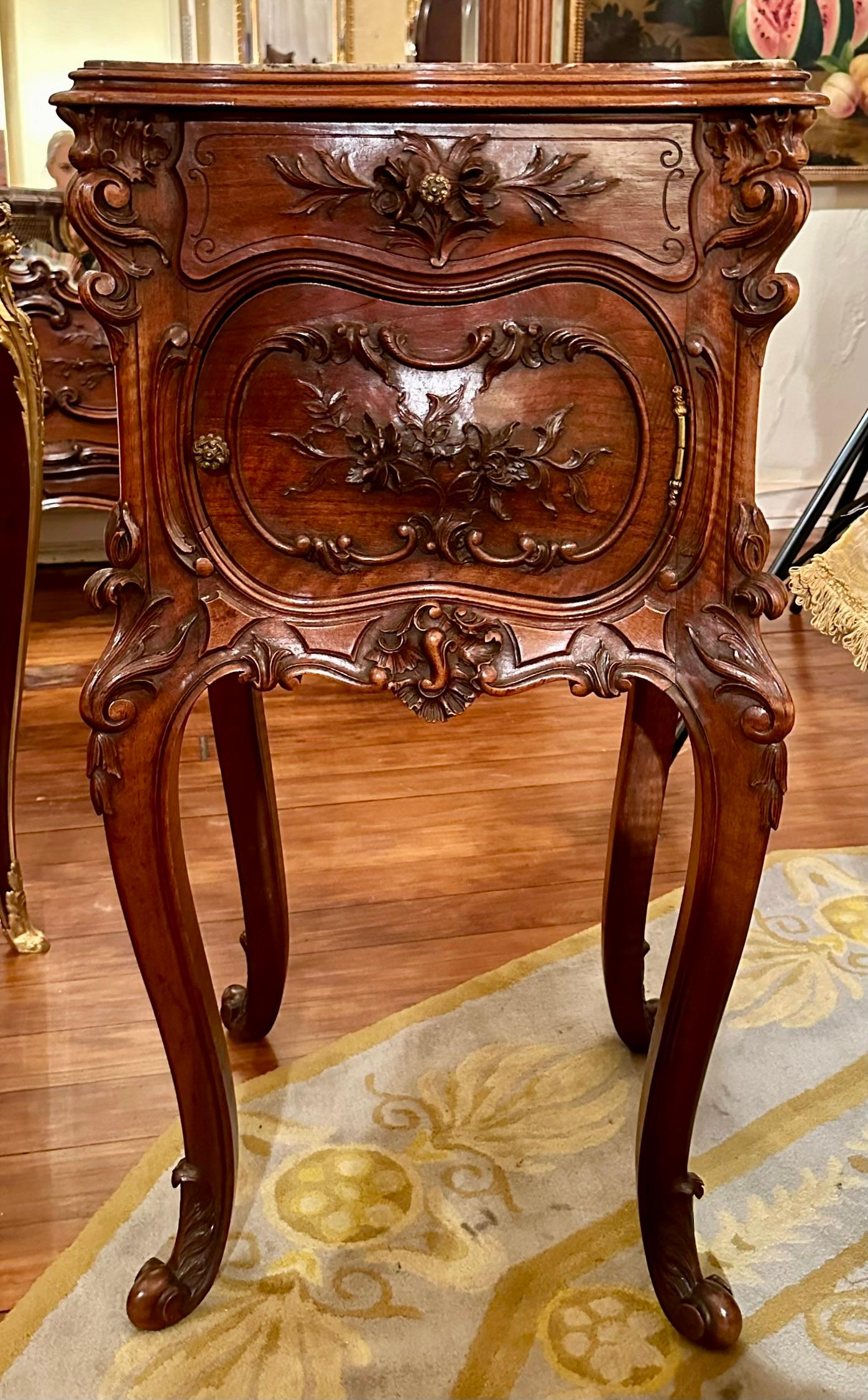 Antique French Napoleon III Carved Mahogany 5 Piece Bedroom Suite, Circa 1880. For Sale 9