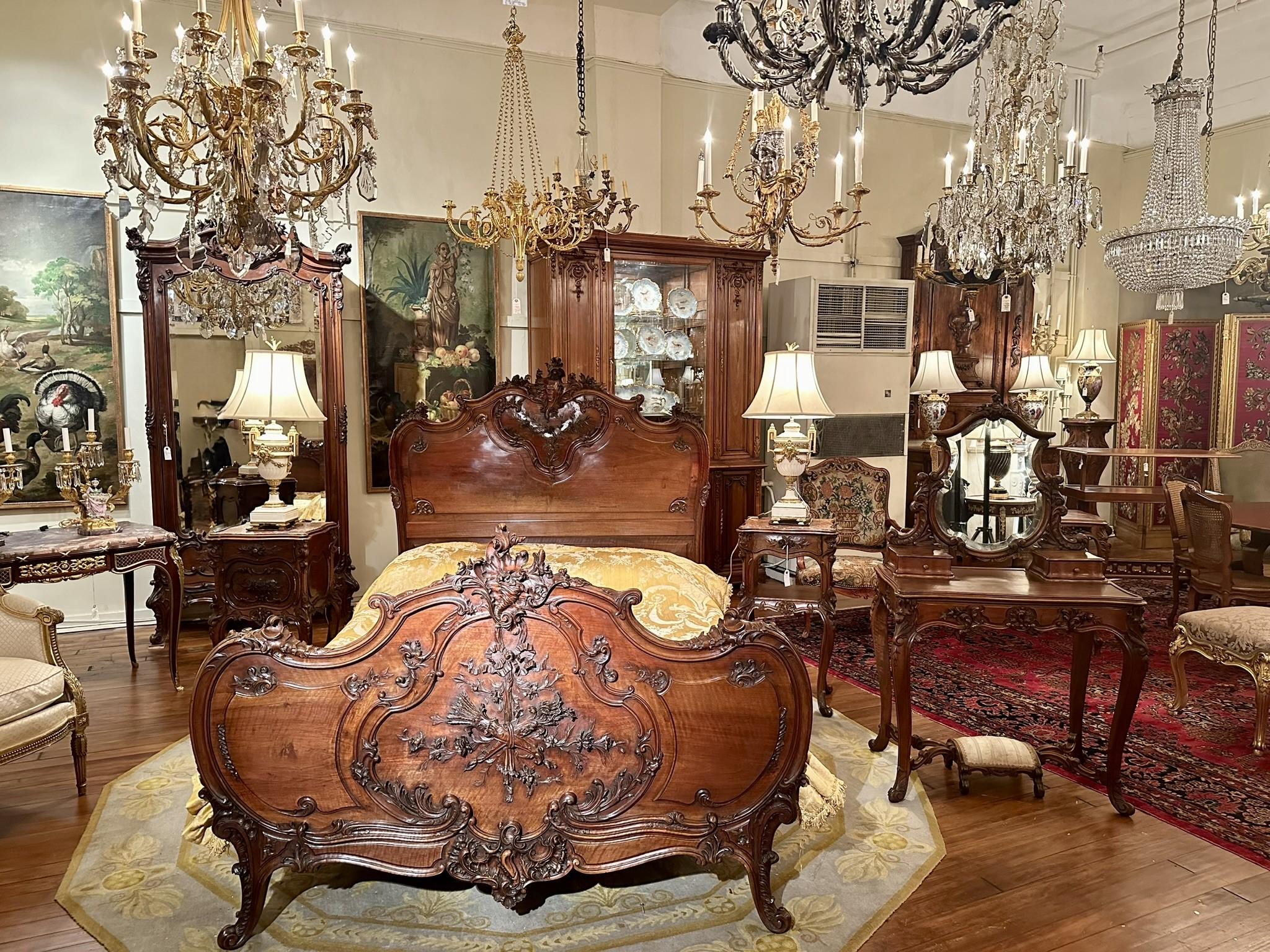 Antique French Napoleon III Carved Mahogany 5 Piece Bedroom Suite, Circa 1880. For Sale 15