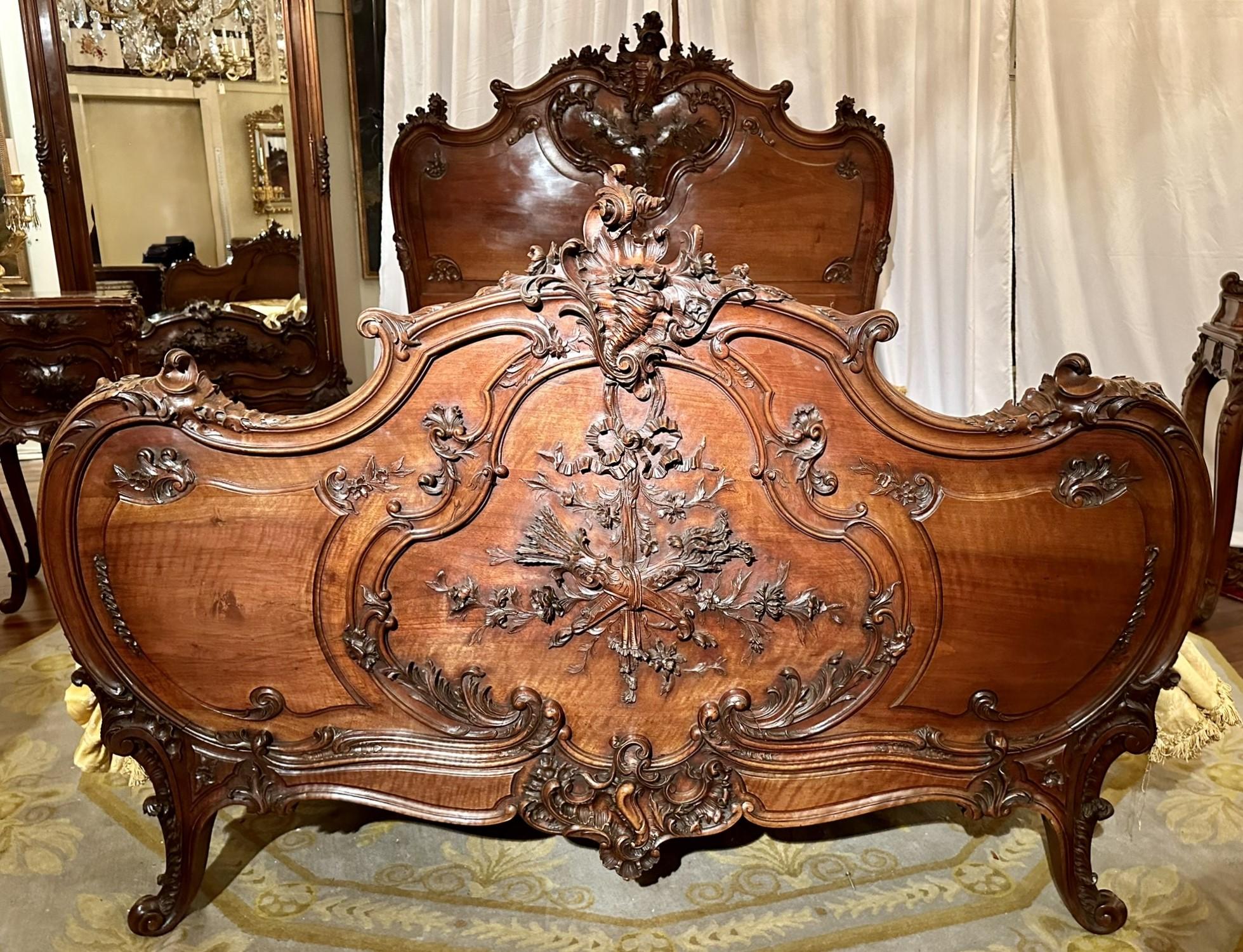 Antique French Napoleon III Carved Mahogany 5 Piece Bedroom Suite, Circa 1880. For Sale 3