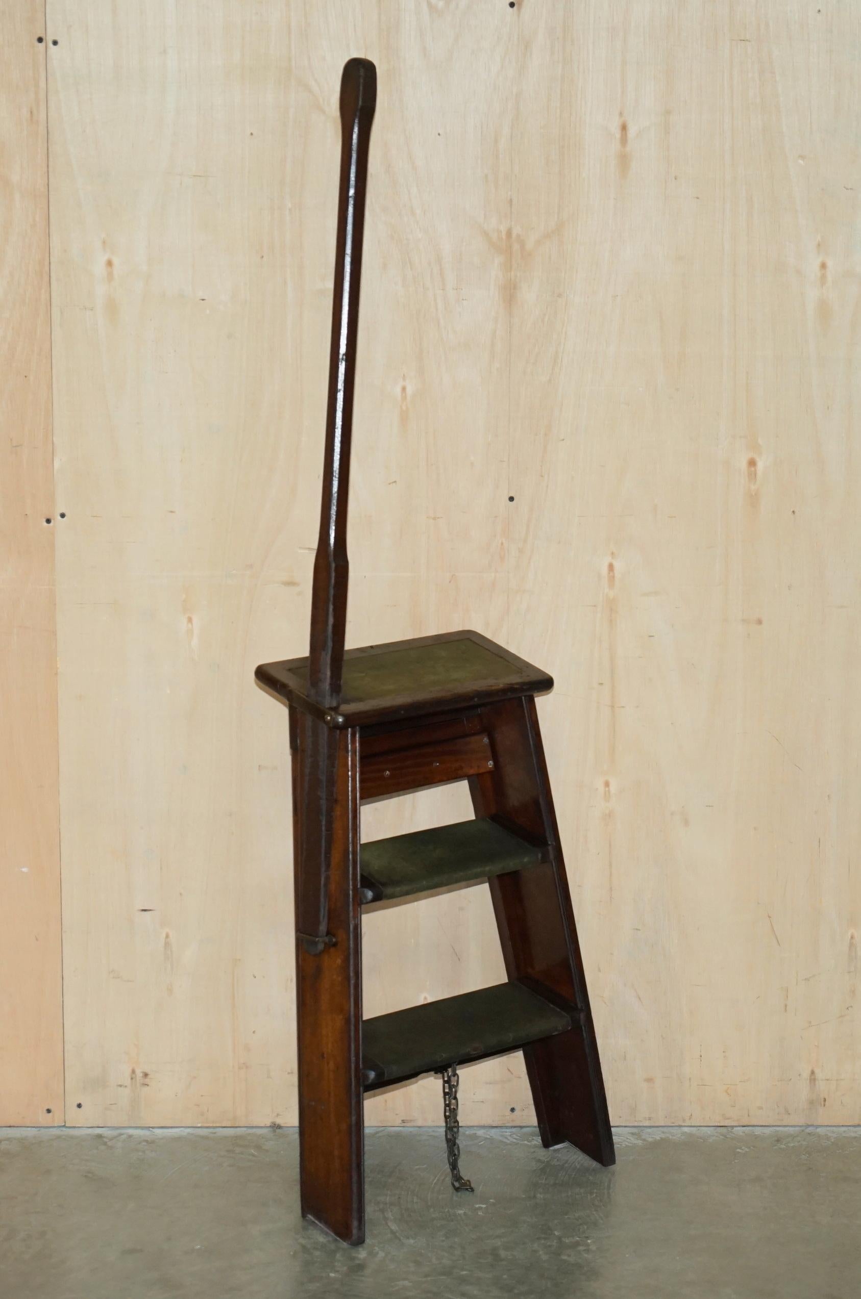 ANTiQUE FRENCH NAPOLEON III CIRCA 1850 HARDWOOD & LEATHER LIBRARY STEPS LADDER For Sale 3