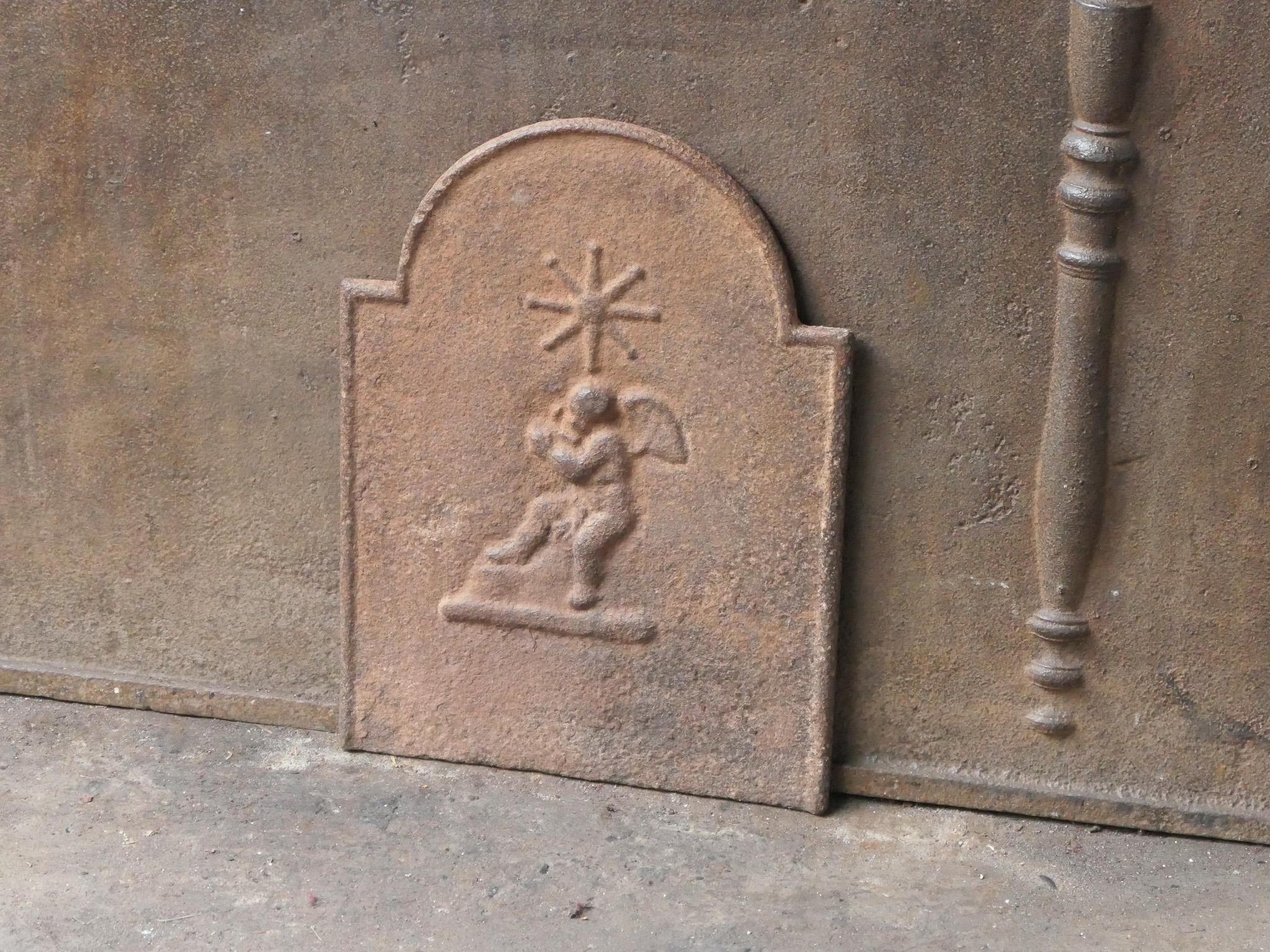Antique French Napoleon III 'Cupid' Fireback / Backsplash, XIX secolo In condizioni buone in vendita a Soest, NL