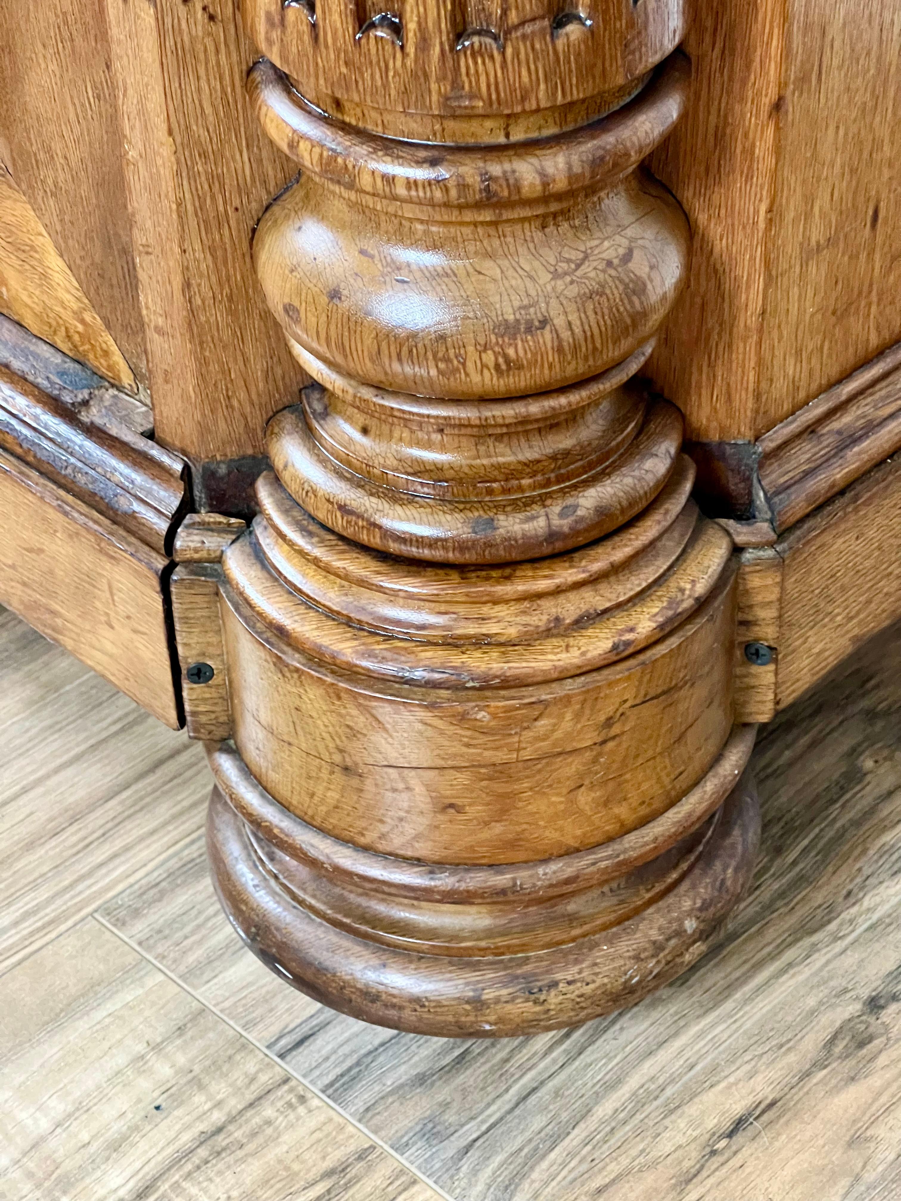 Antique French Napoleon III Curly Walnut Vassallier Buffet C.C. Metà del 1800 in vendita 5