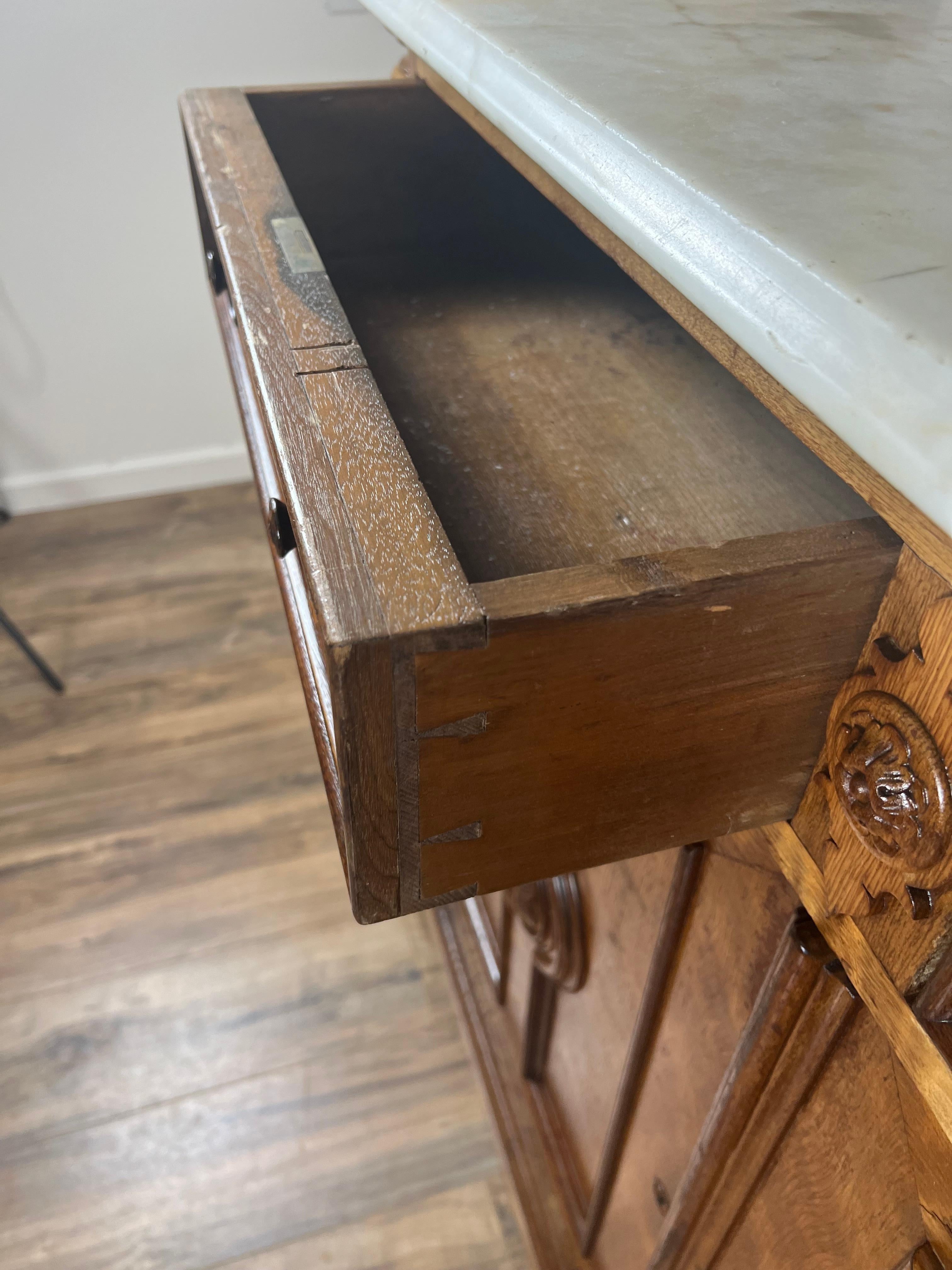 Antique French Napoleon III Curly Walnut Vassallier Buffet C.C. Metà del 1800 in vendita 6