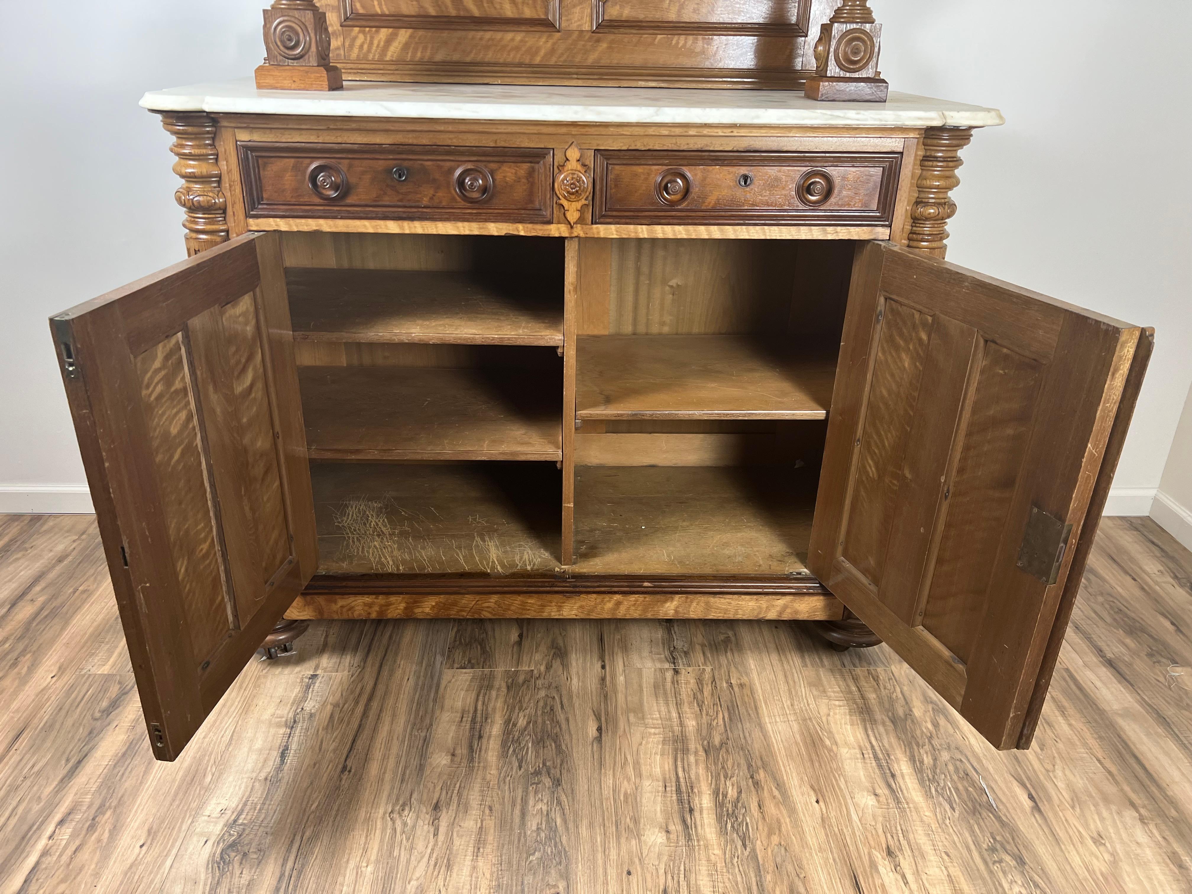 Antique French Napoleon III Curly Walnut Vassallier Buffet C.C. Metà del 1800 in vendita 7