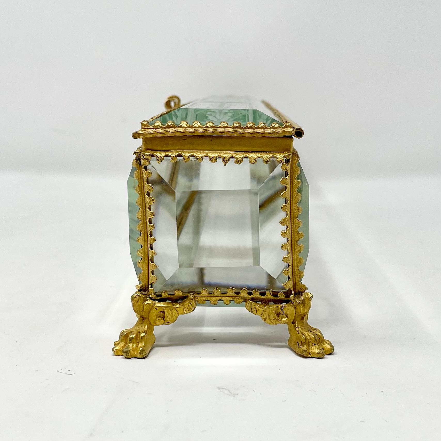 Français Ancienne boîte à éventail en bronze et cristal taillé Napoléon III circa 1870-1880 en vente