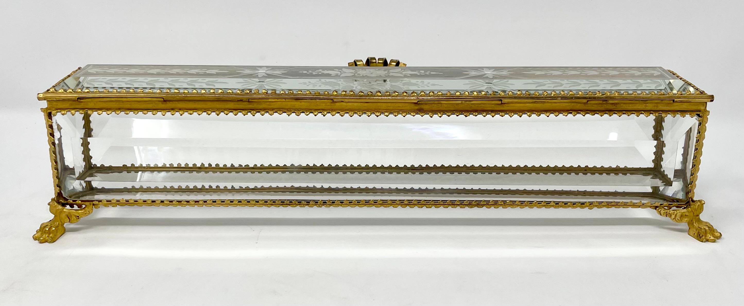 Ancienne boîte à éventail en bronze et cristal taillé Napoléon III circa 1870-1880 Bon état - En vente à New Orleans, LA