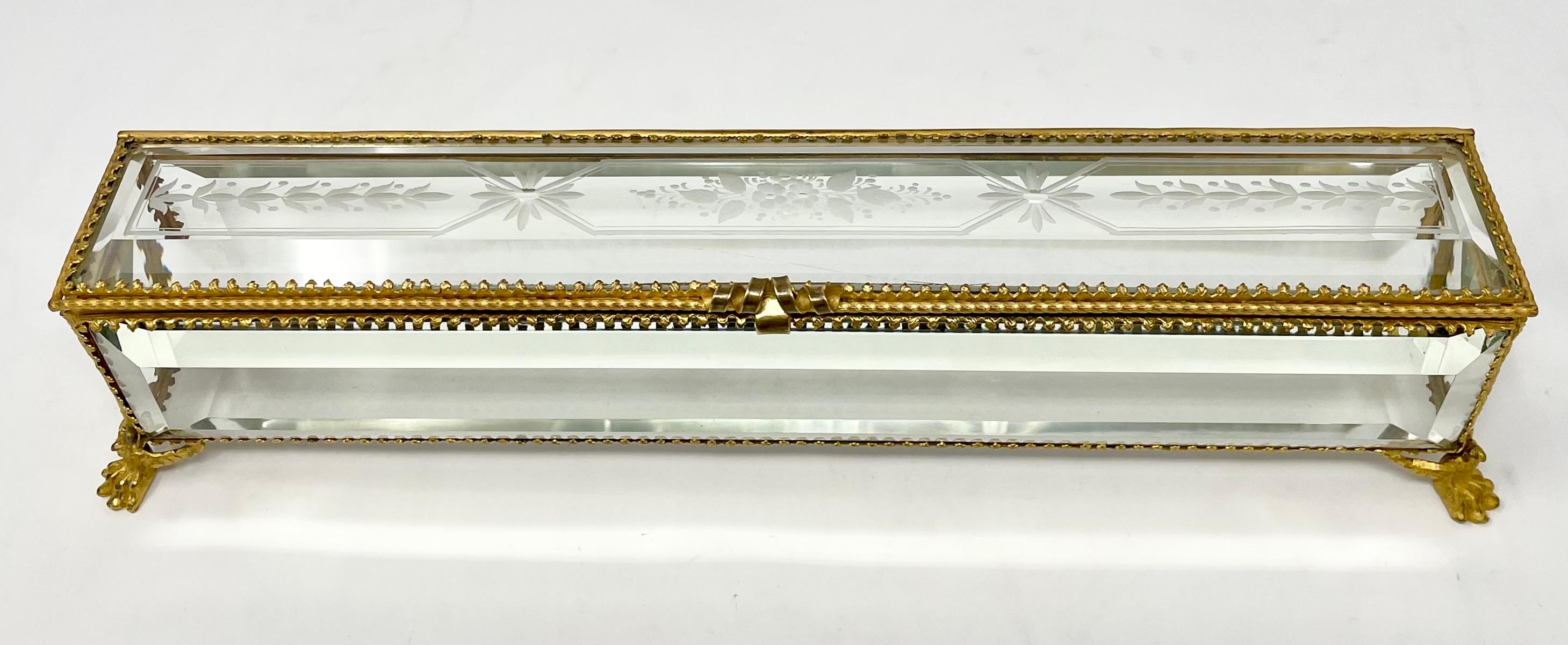 XIXe siècle Ancienne boîte à éventail en bronze et cristal taillé Napoléon III circa 1870-1880 en vente