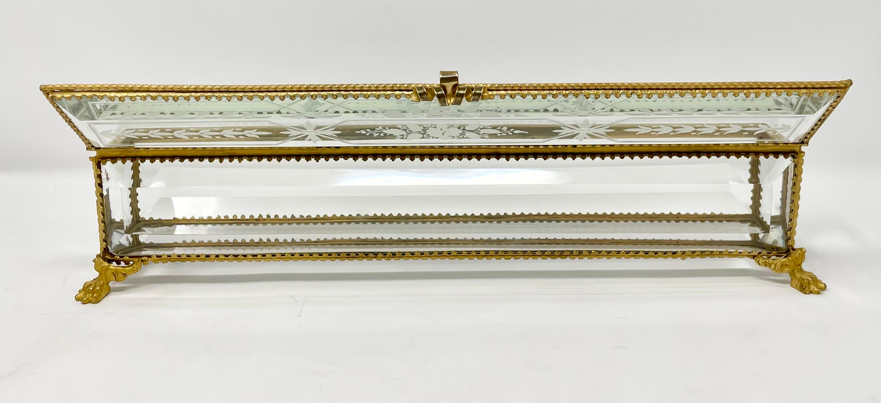 Ancienne boîte à éventail en bronze et cristal taillé Napoléon III circa 1870-1880 en vente 3